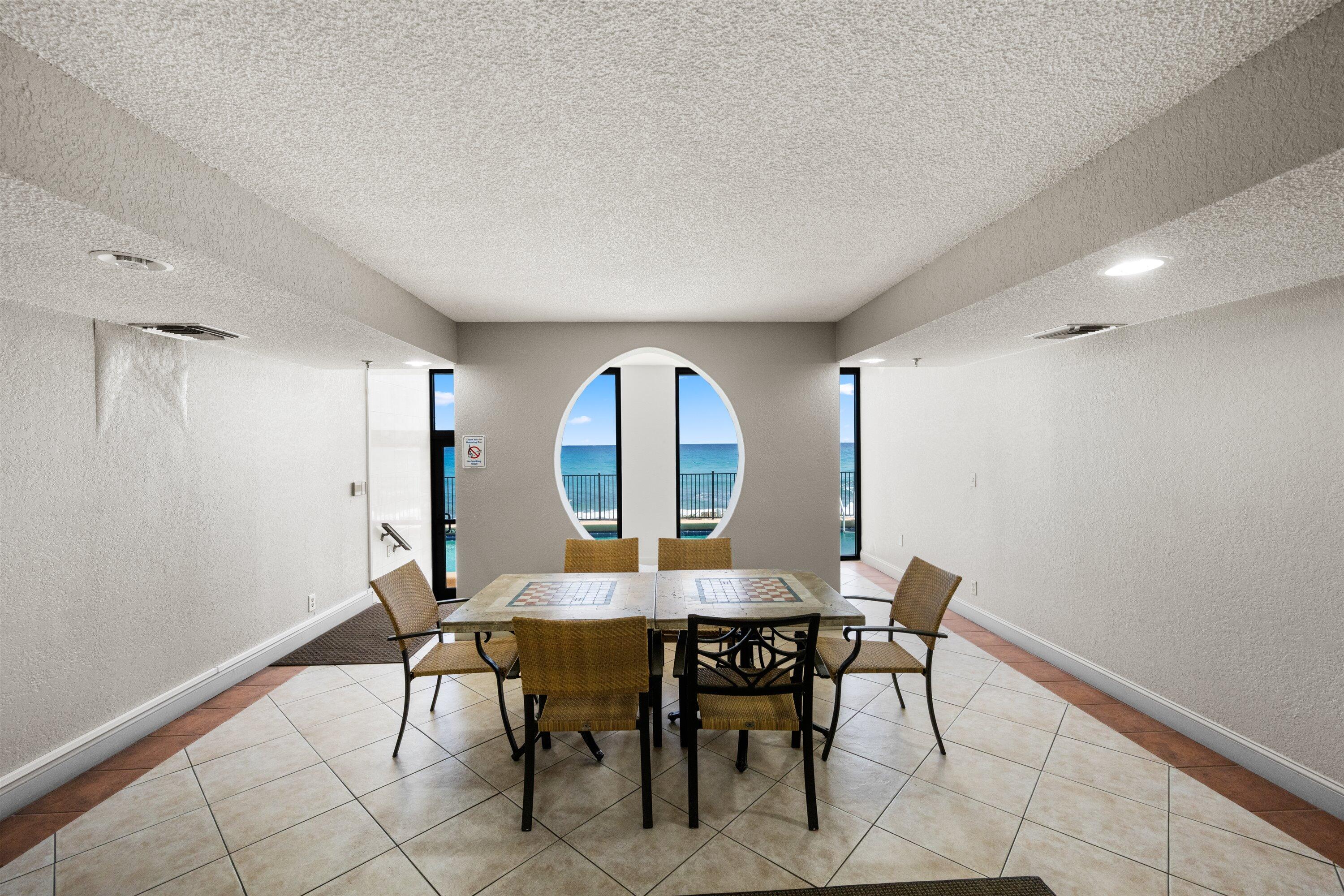 LA PENSEE COND DECL FILED 4-25-85 IN - Residential