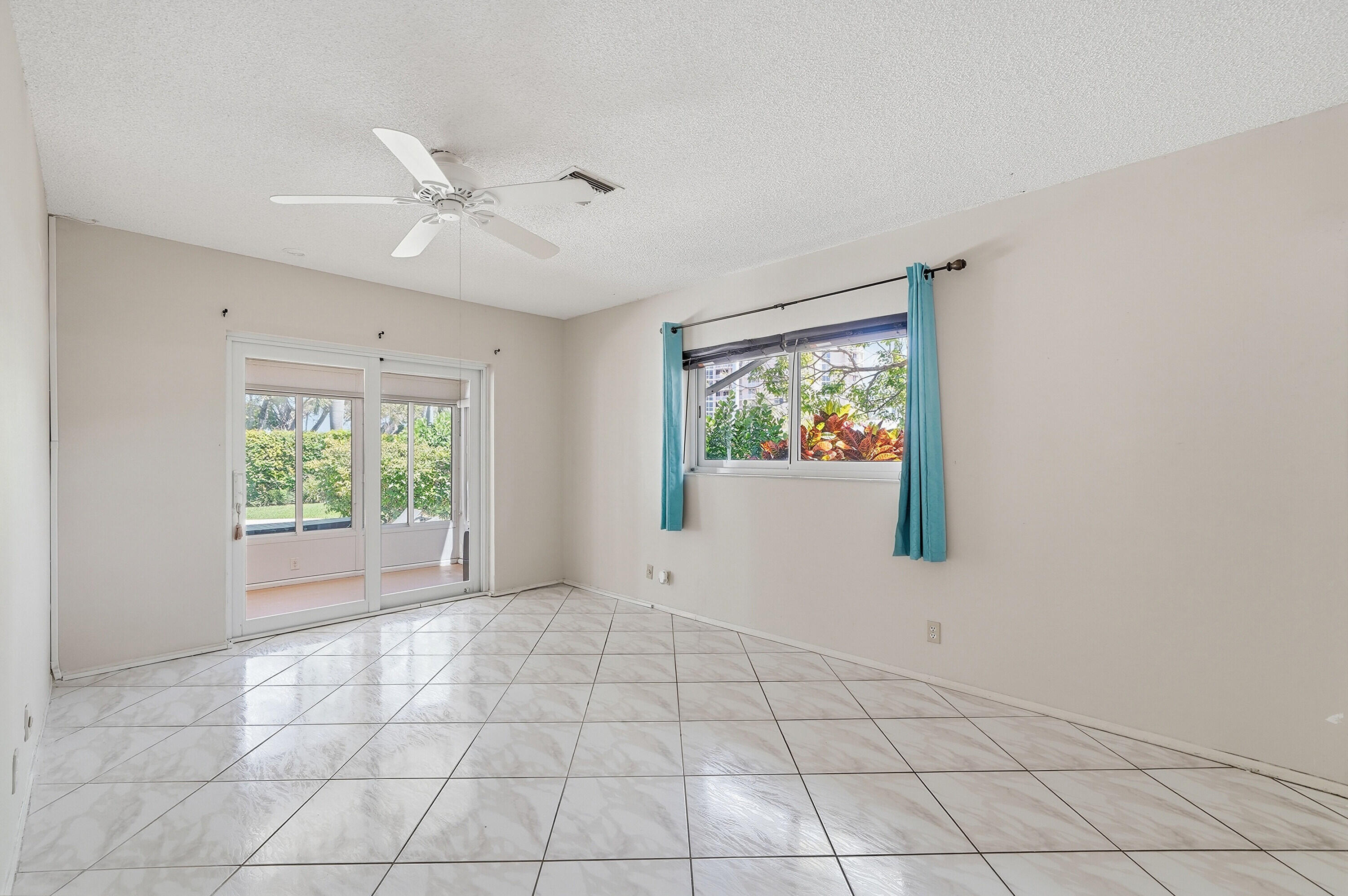PALM CLUB CO-OP - Residential