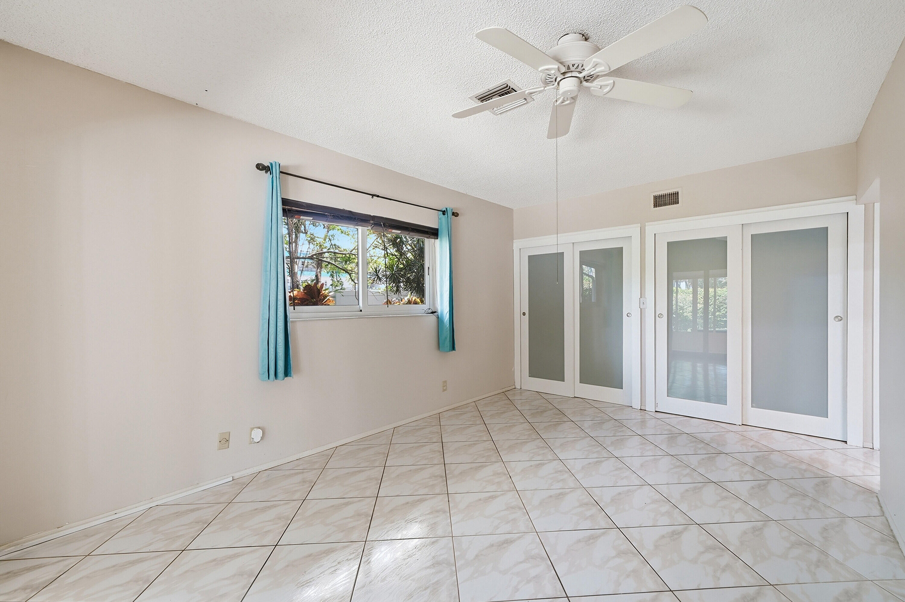 PALM CLUB CO-OP - Residential