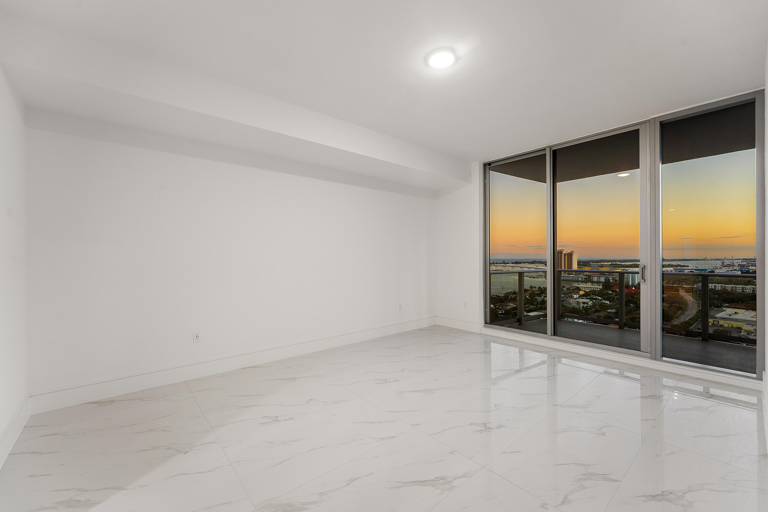 NAUTILUS 220 CONDO - Residential