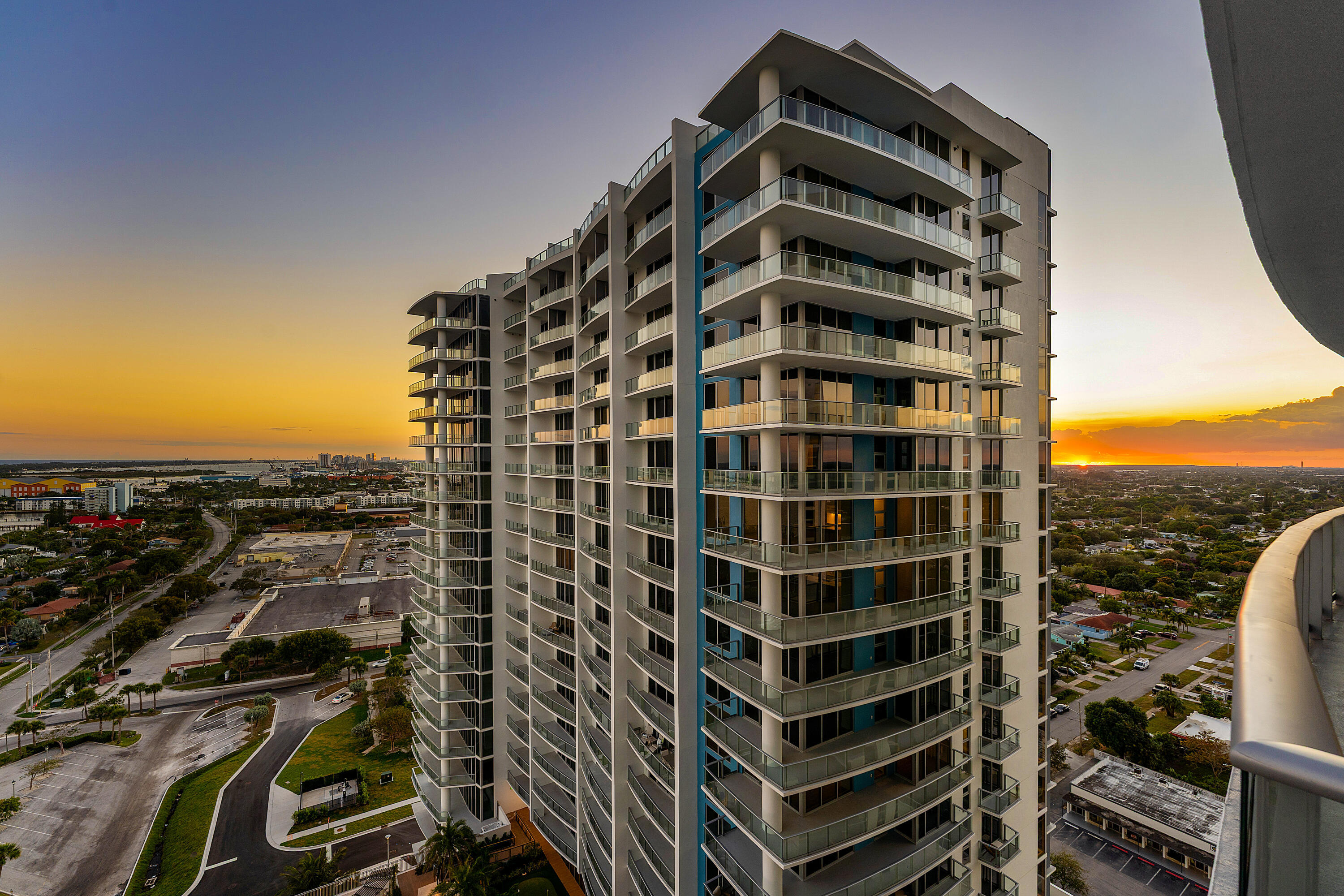 NAUTILUS 220 CONDO - Residential