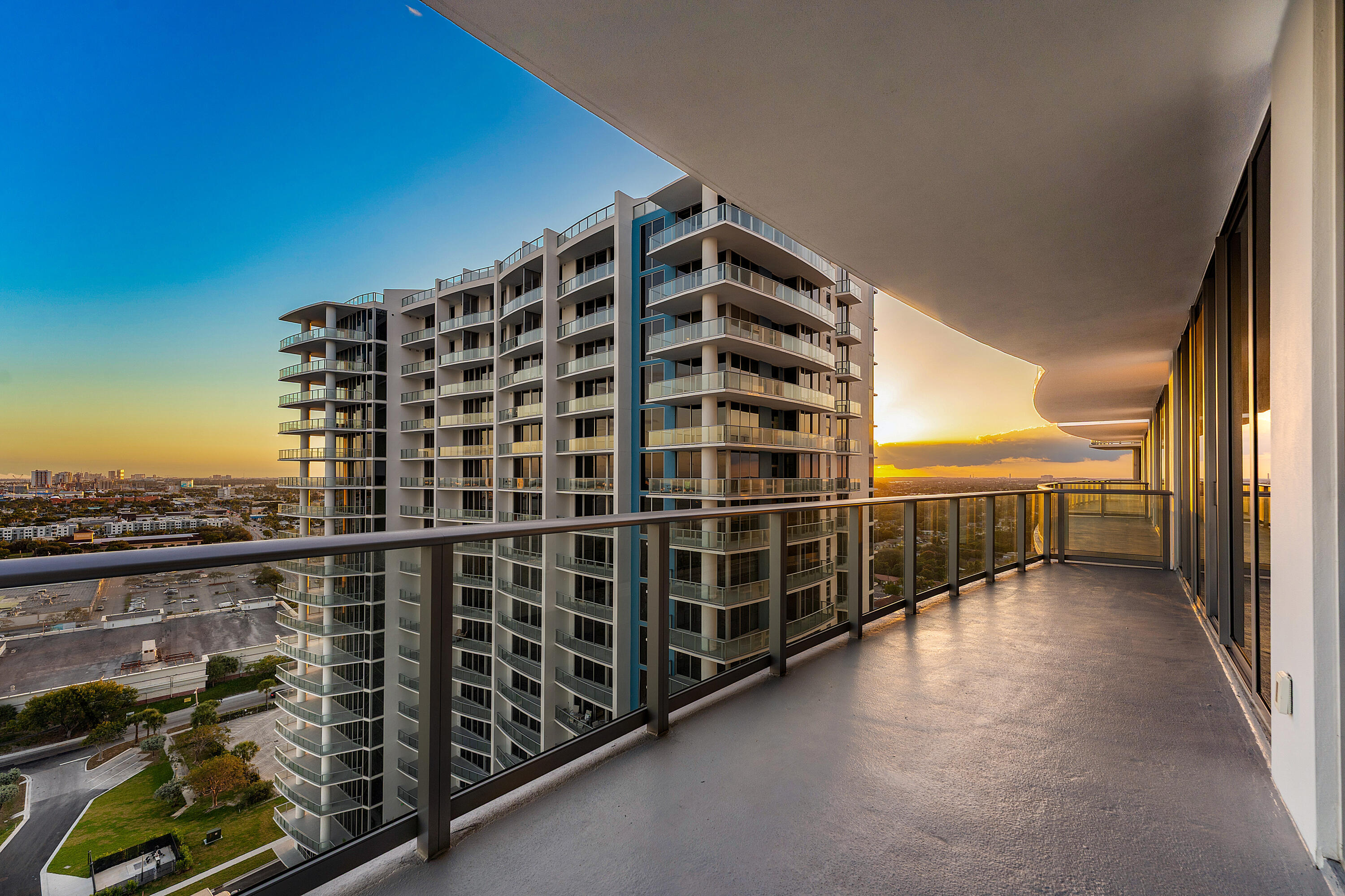 NAUTILUS 220 CONDO - Residential