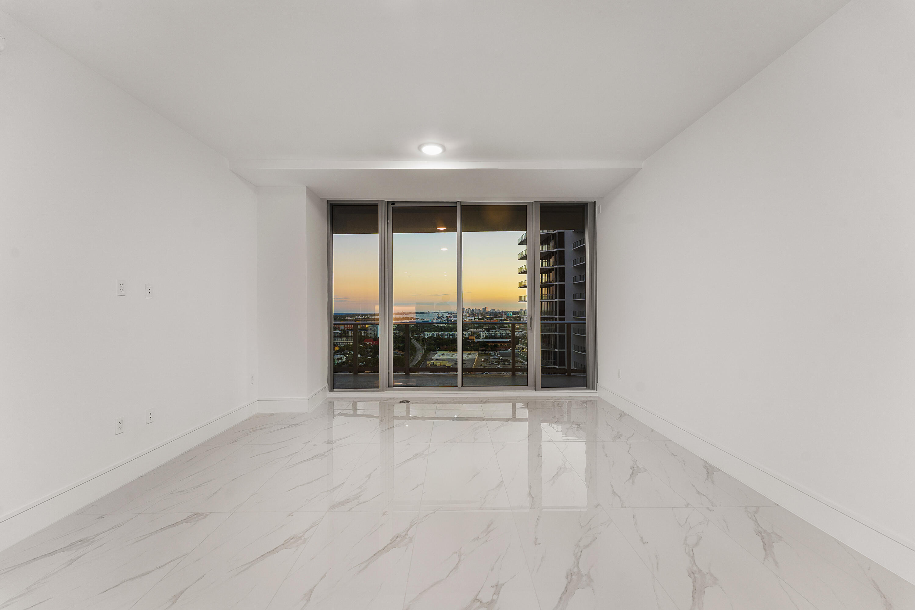 NAUTILUS 220 CONDO - Residential