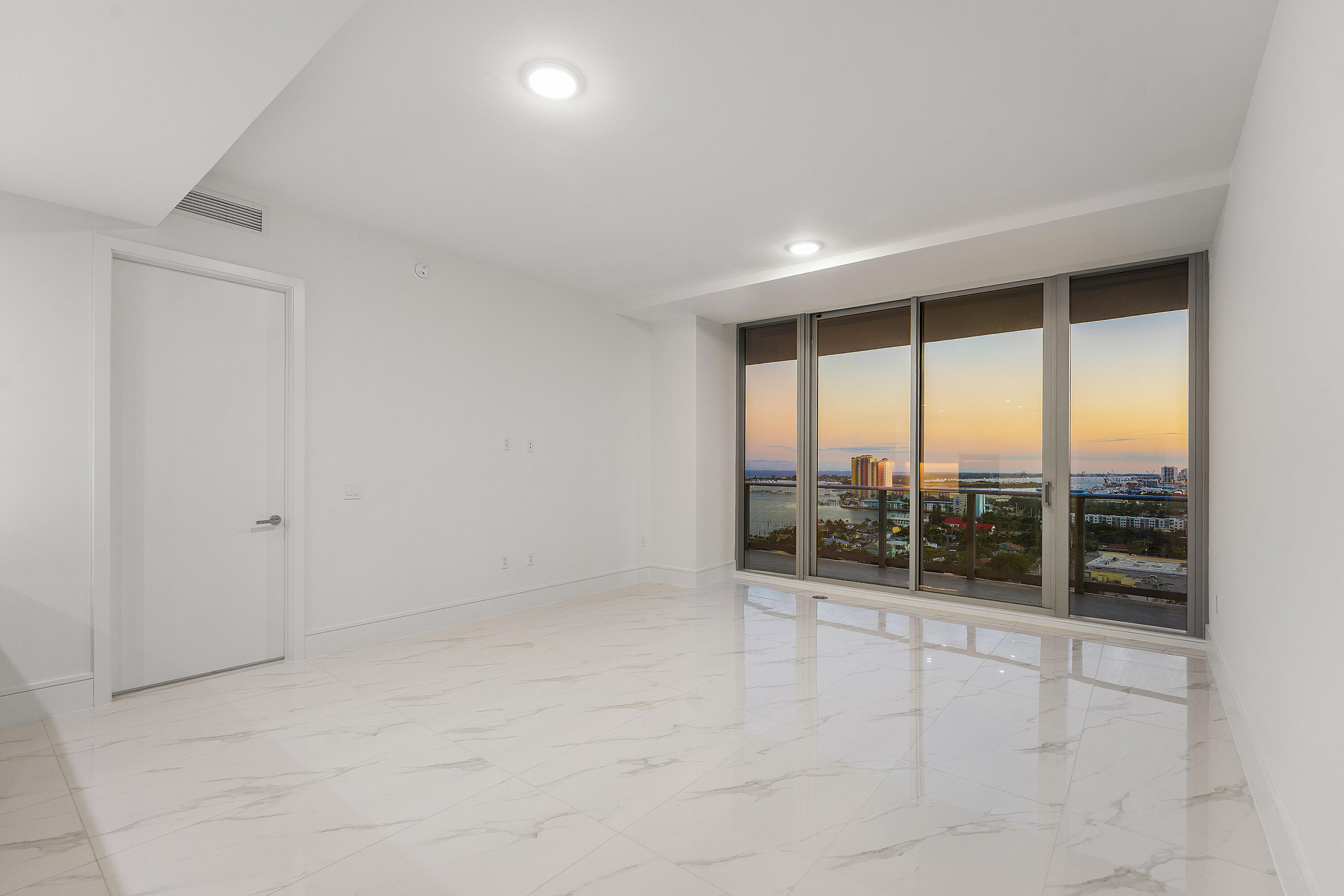 NAUTILUS 220 CONDO - Residential