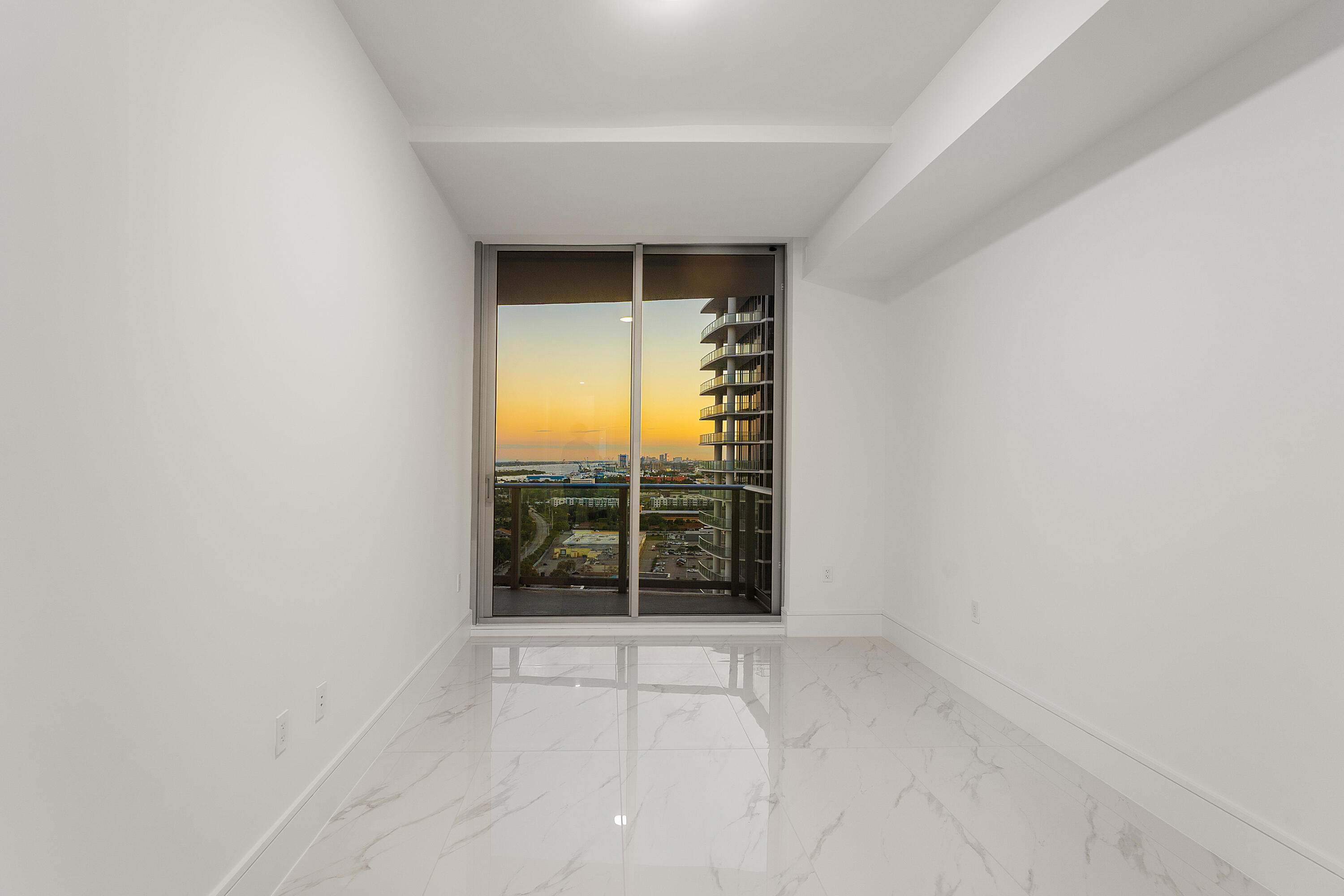 NAUTILUS 220 CONDO - Residential