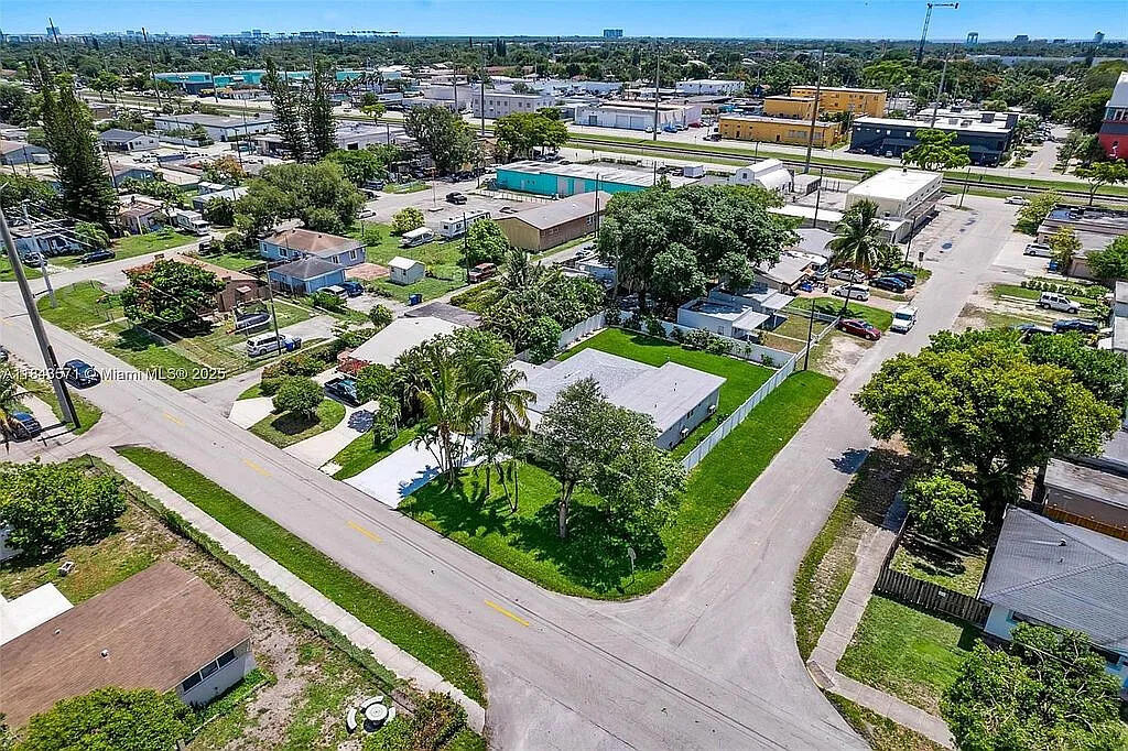 Fully Renovated Multi-Unit Home in Prime Central Hollywood!! Unlock the potential of this 4-bedroom, 5-bathroom gem located on a high-exposure 8,700 corner lot in the heart of Hollywood. With modern interiors, multiple living areas with private entrances, and two laundry rooms, this versatile 2,511SF home is ideal for large families, short-term rental success or multi-tenant investment. Whether you're seeking a turn-key home or rental property that generates immediate cash flow, or you're a developer looking to capitalize on zoning flexibility this property delivers. Zoned DH-3, allows for a wide range of uses. A must see! Motivated seller!