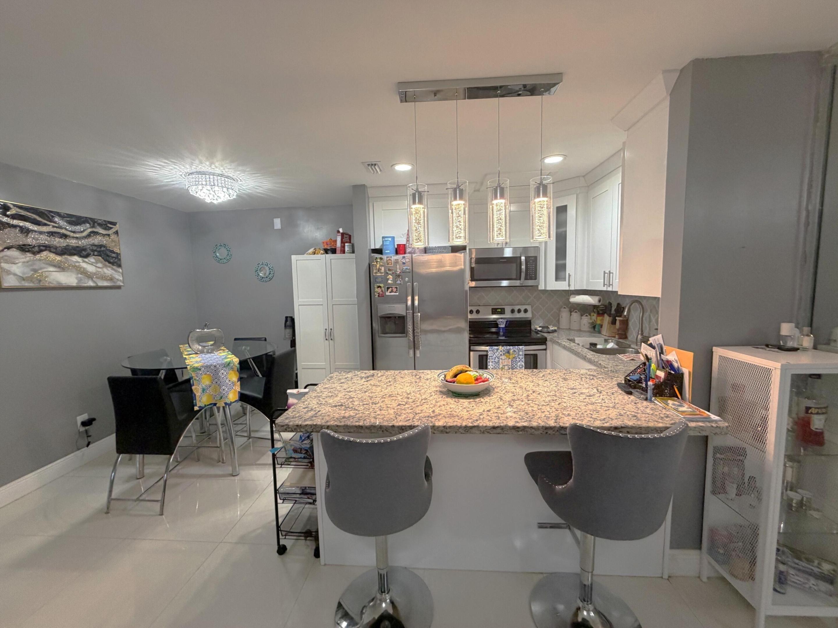 LAGO GRANDE THREE-A CONDO - Residential