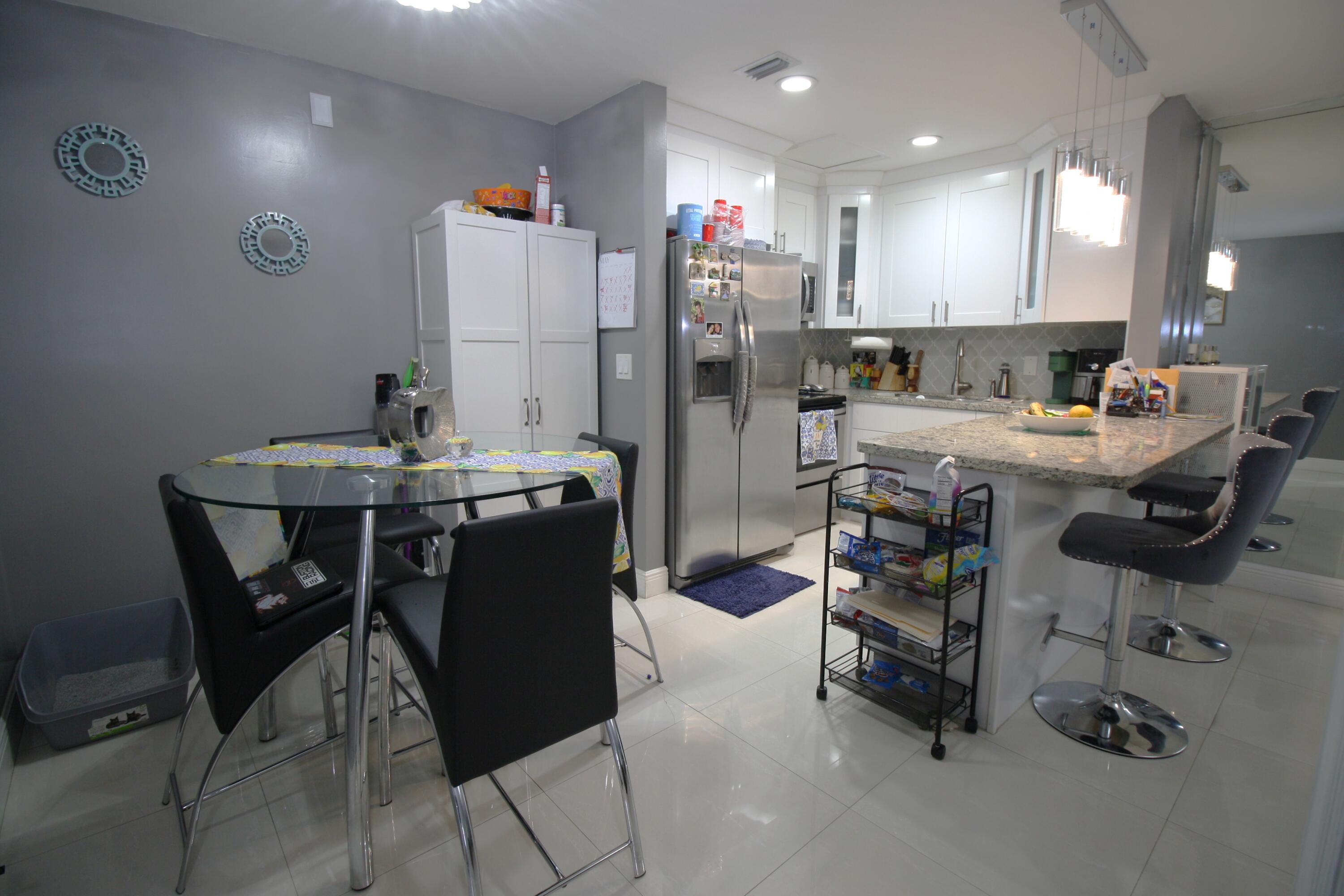 LAGO GRANDE THREE-A CONDO - Residential