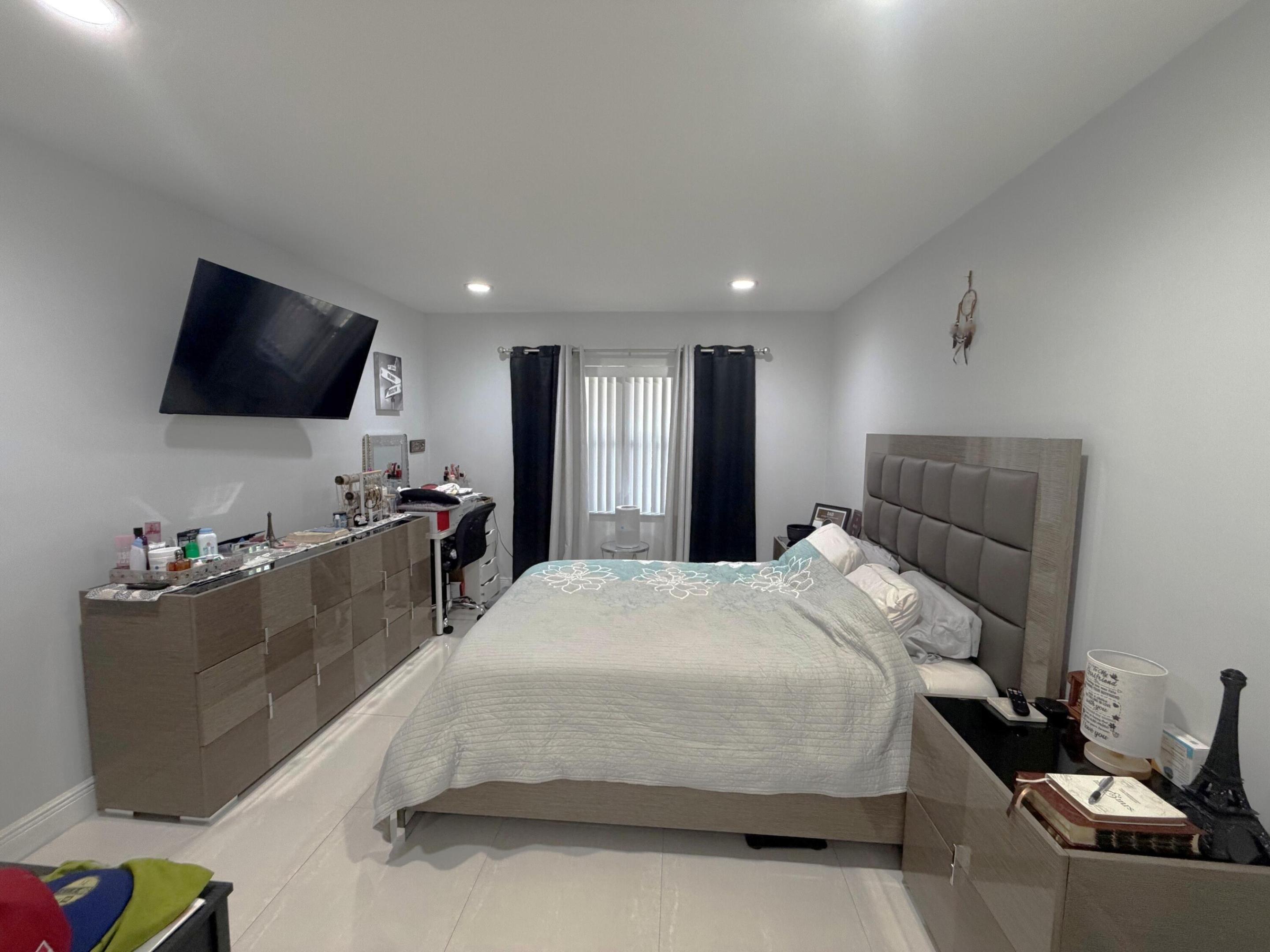 LAGO GRANDE THREE-A CONDO - Residential