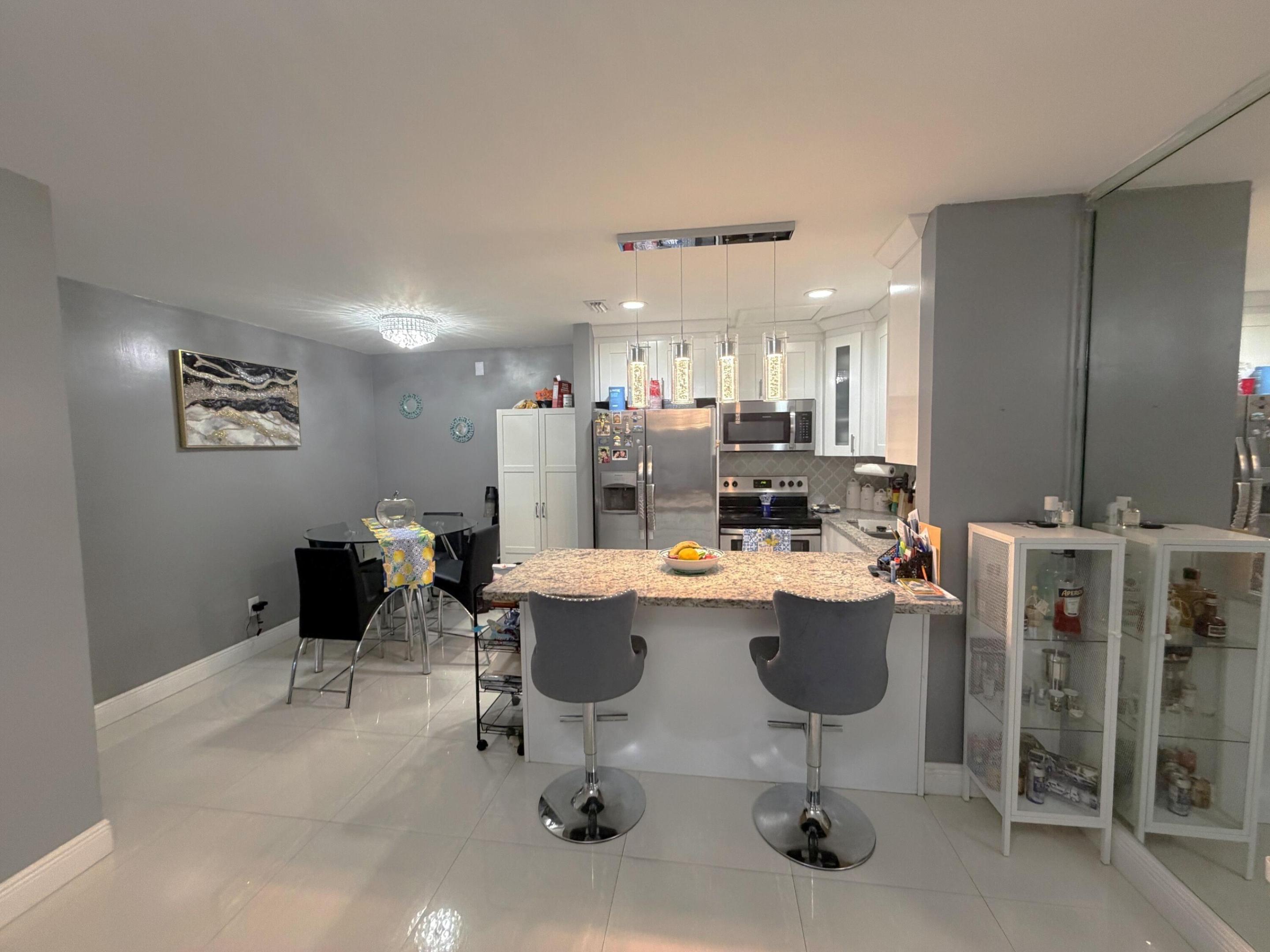 LAGO GRANDE THREE-A CONDO - Residential