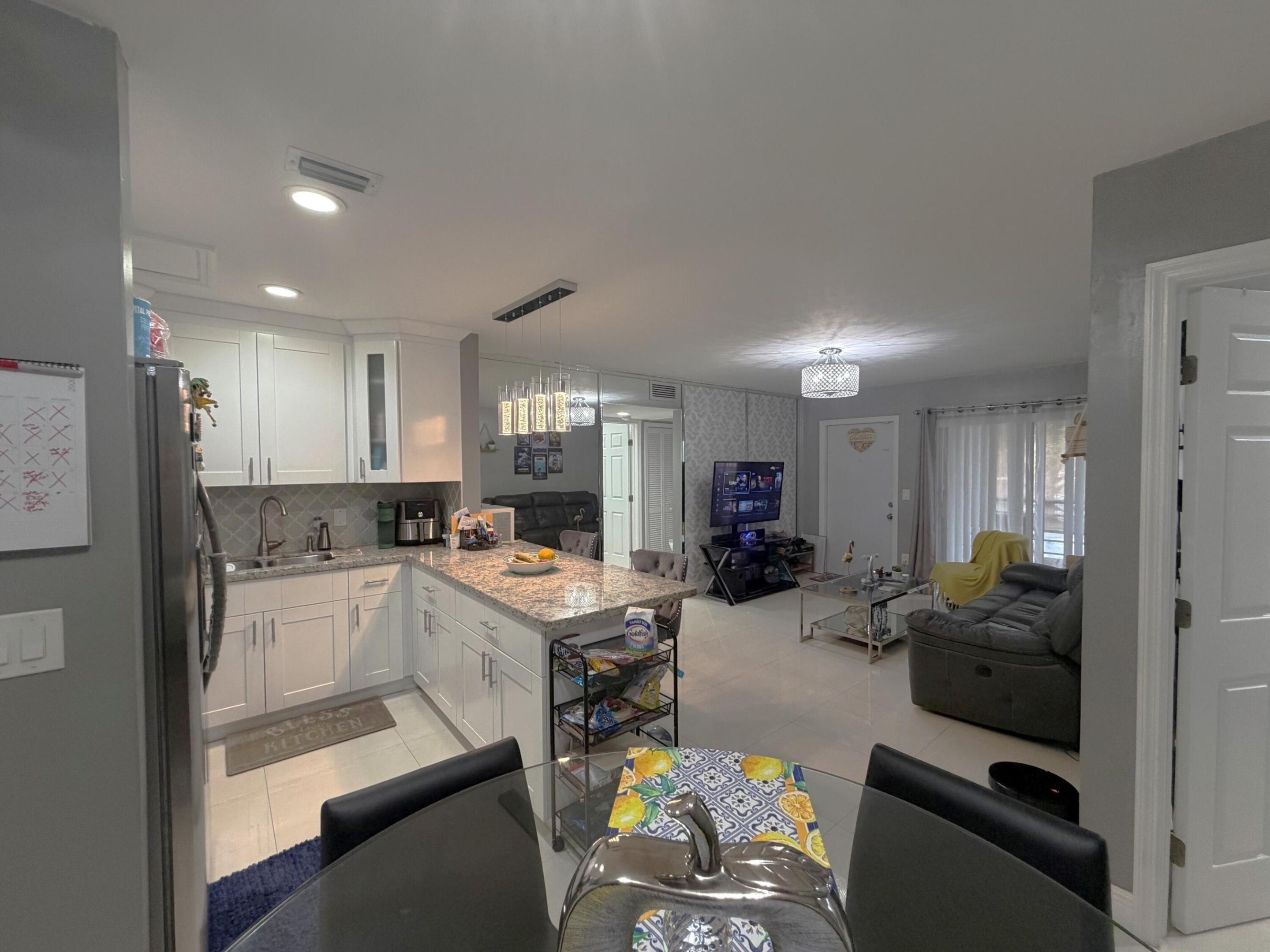 LAGO GRANDE THREE-A CONDO - Residential