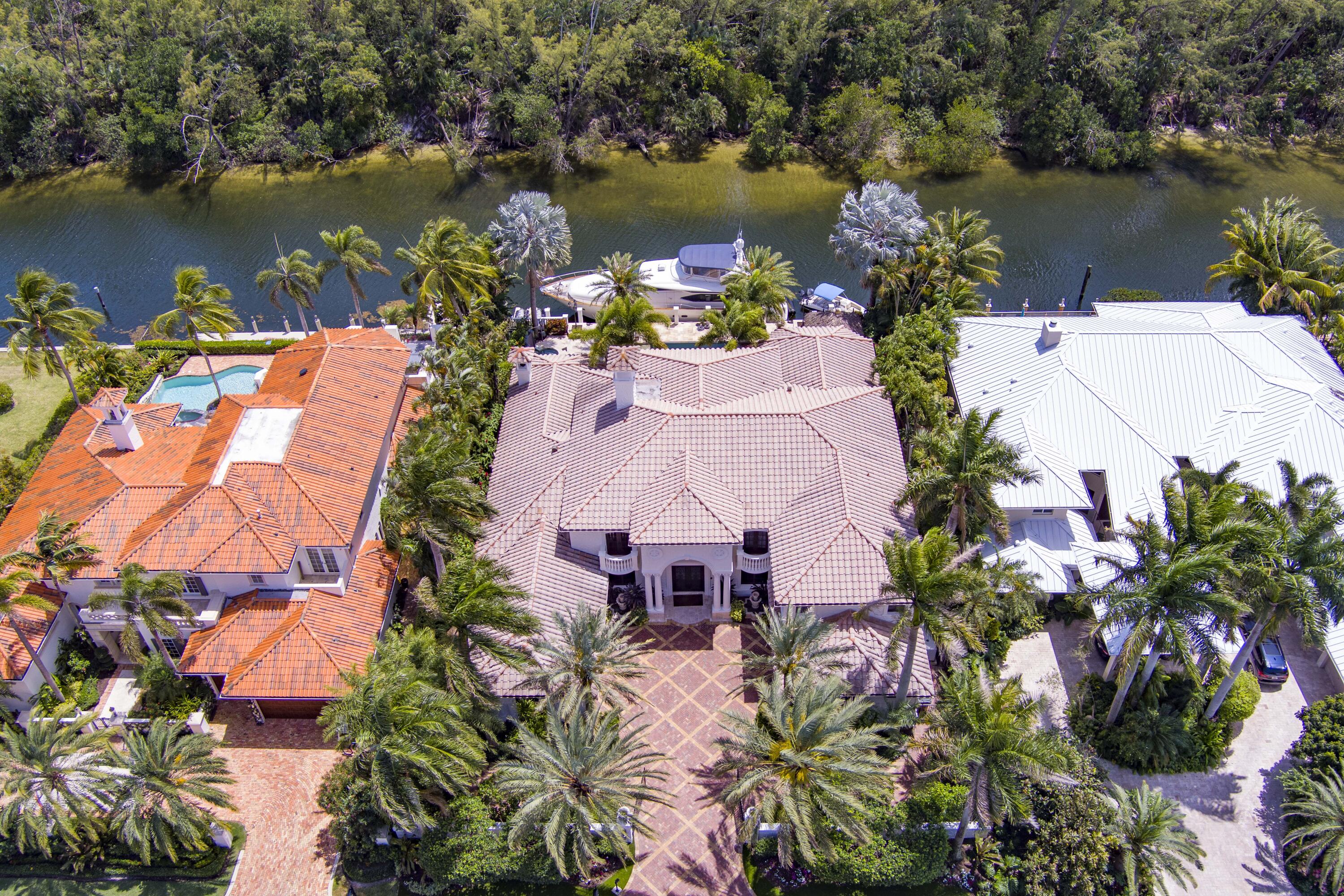 ROYAL PALM YACHT & COUNTRY CLUB - Residential