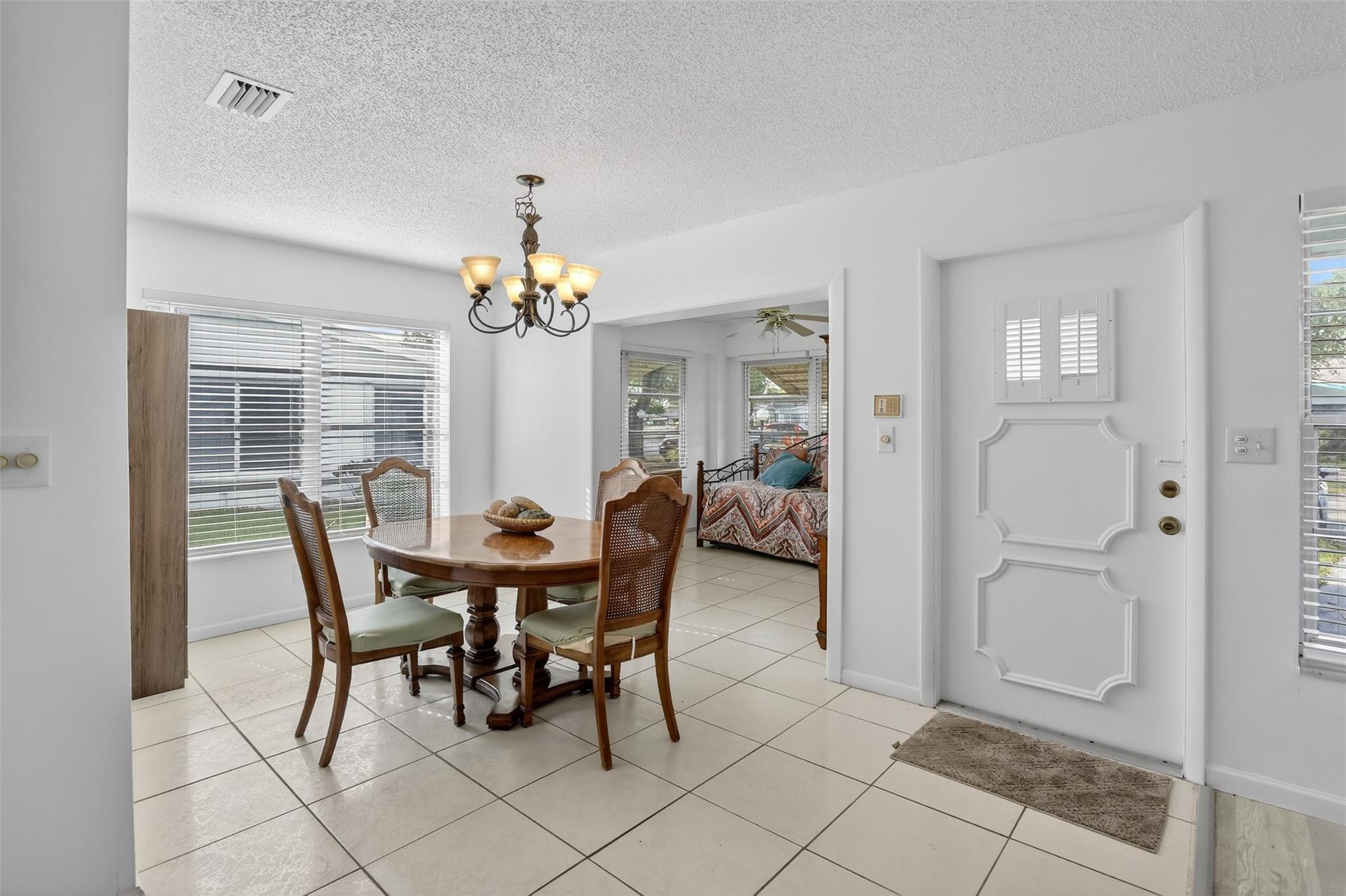 LAUDERDALE WEST - Residential