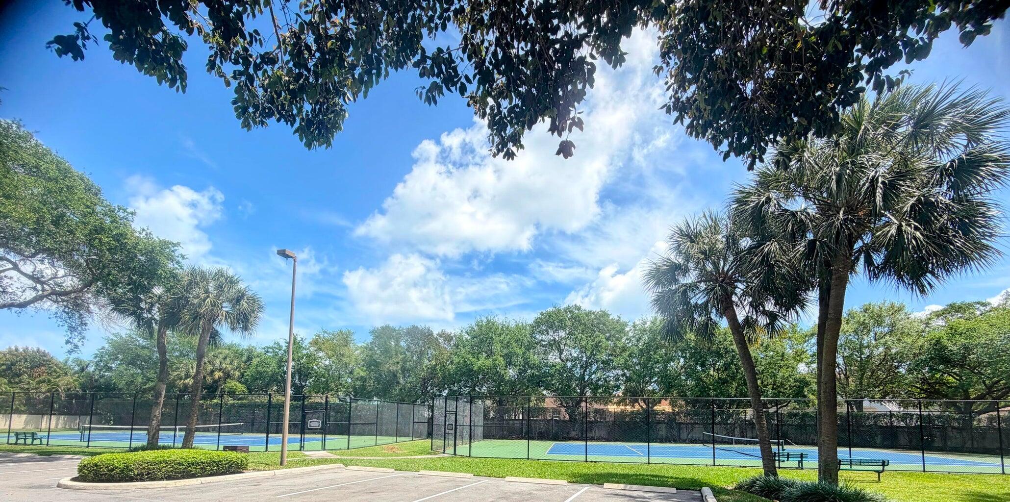 LAKE WINDWOOD CONDO / WINDWOOD - Residential Lease