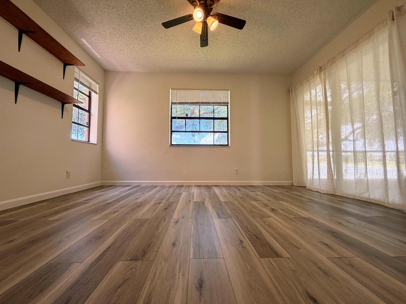 LAKE WINDWOOD CONDO / WINDWOOD - Residential Lease