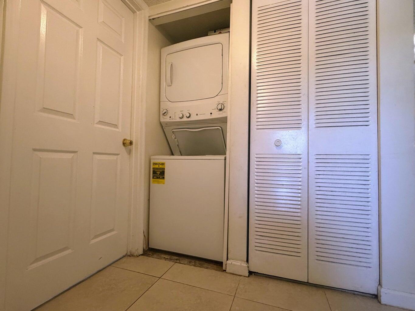 LAKE WINDWOOD CONDO / WINDWOOD - Residential Lease
