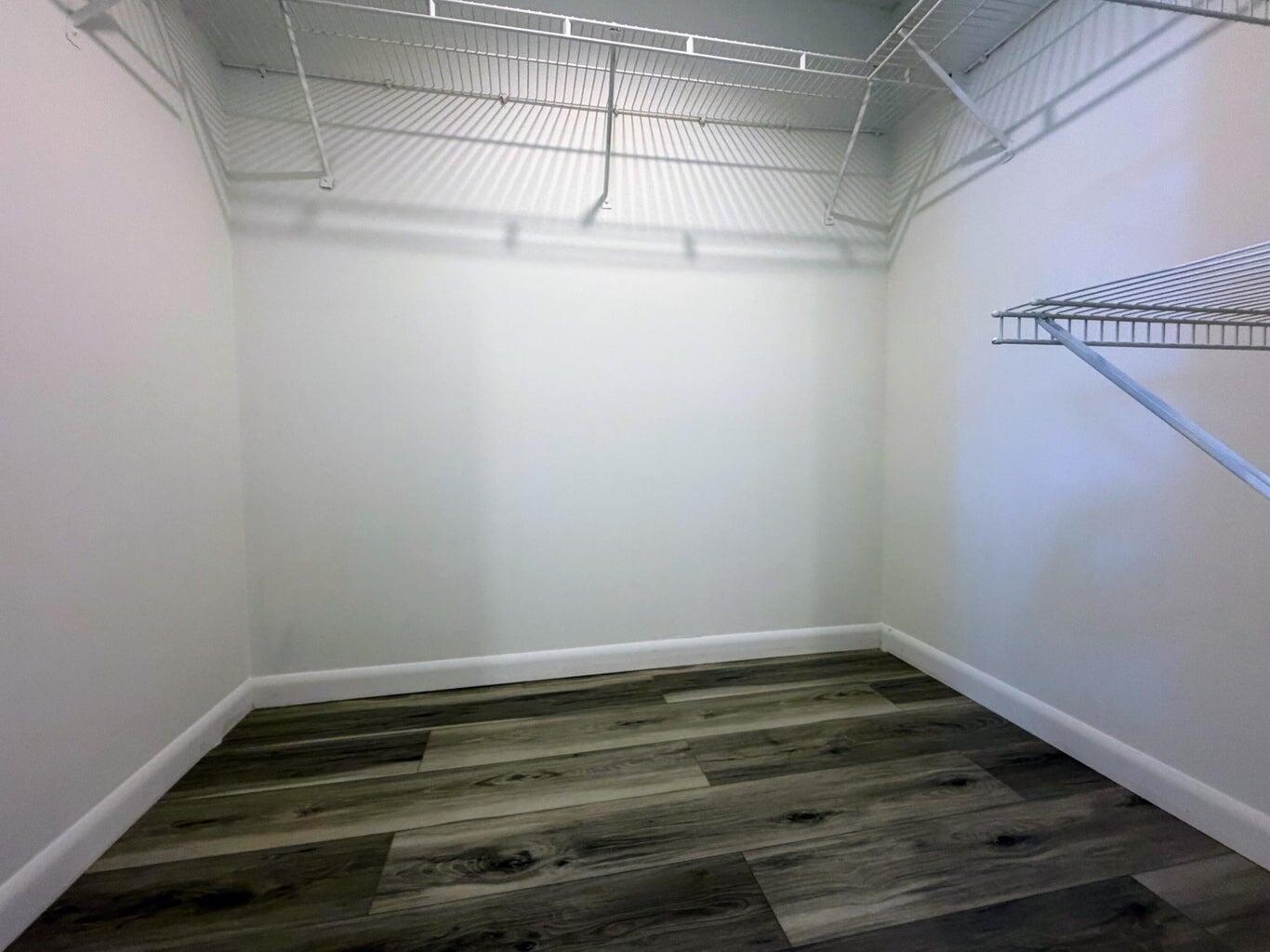 LAKE WINDWOOD CONDO / WINDWOOD - Residential Lease