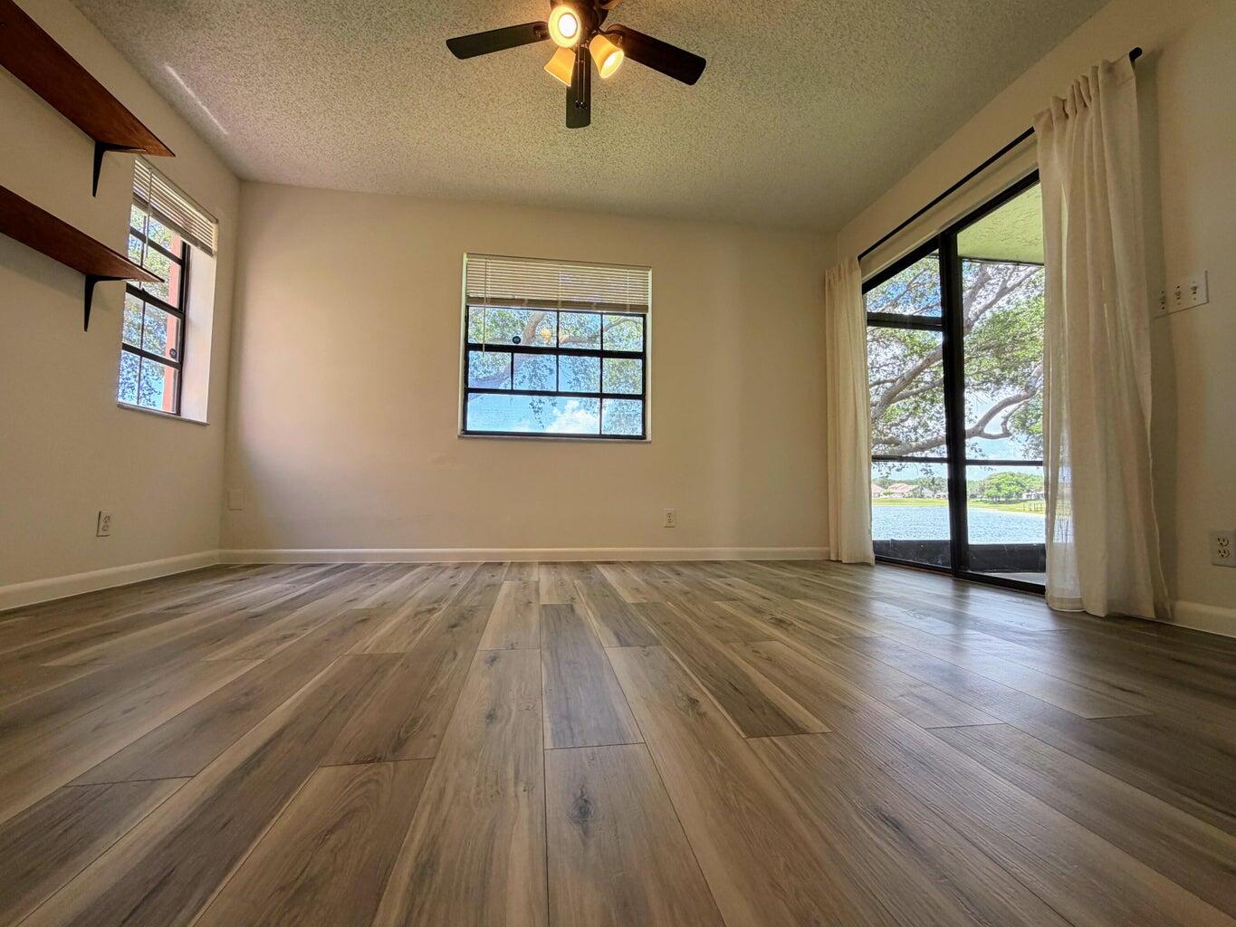 LAKE WINDWOOD CONDO / WINDWOOD - Residential Lease