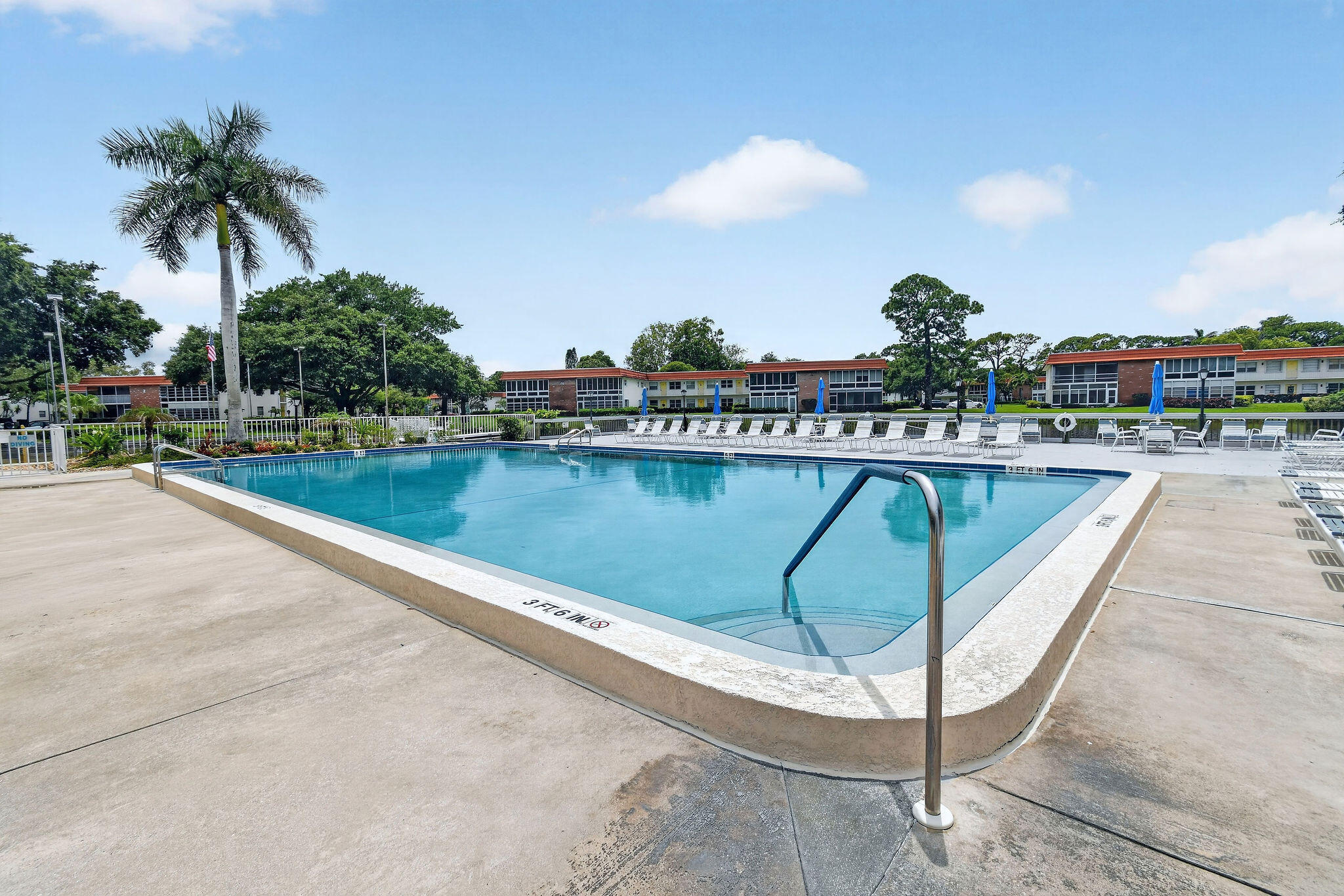 VISTA DEL LAGO CONDO - Residential