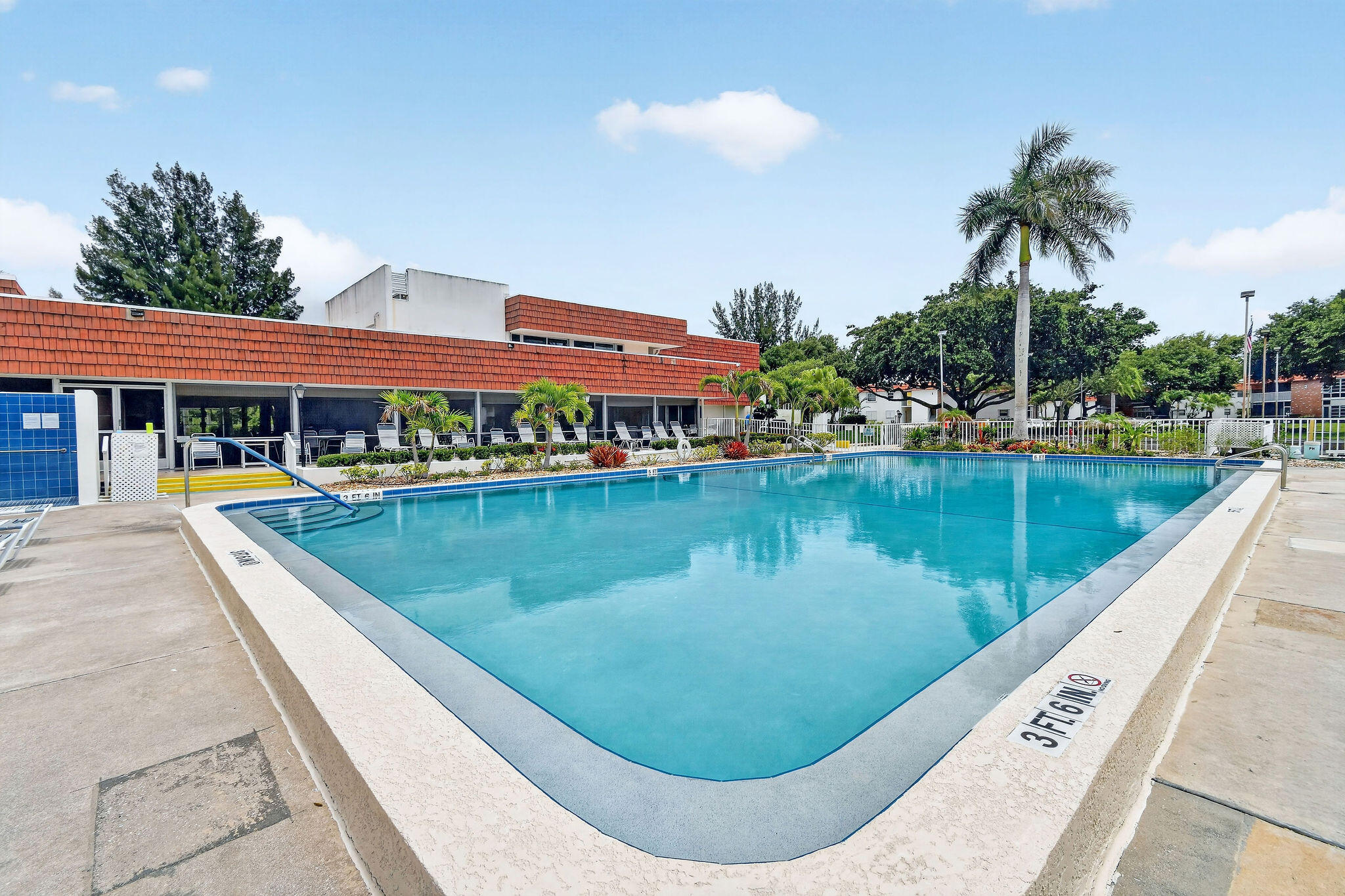 VISTA DEL LAGO CONDO - Residential