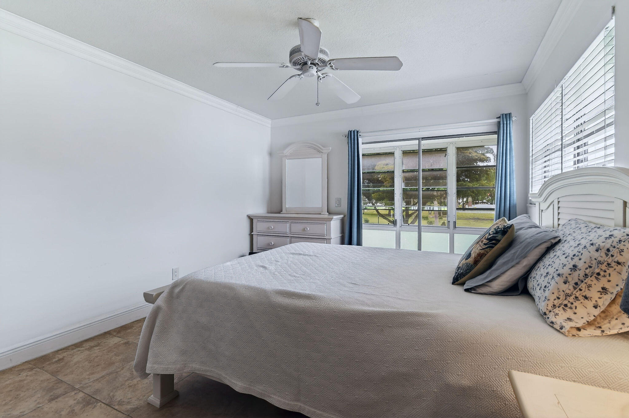 VISTA DEL LAGO CONDO - Residential