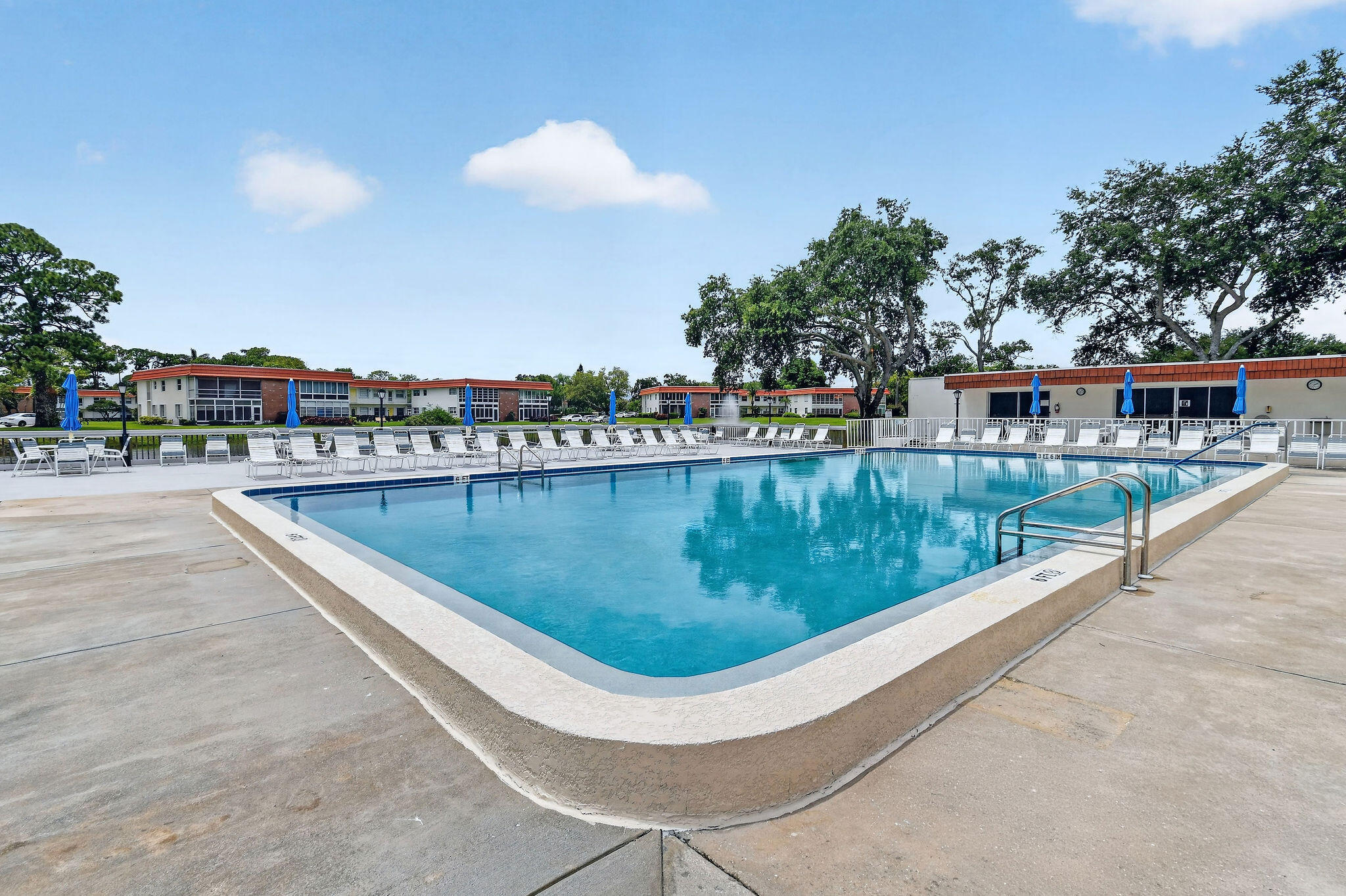 VISTA DEL LAGO CONDO - Residential