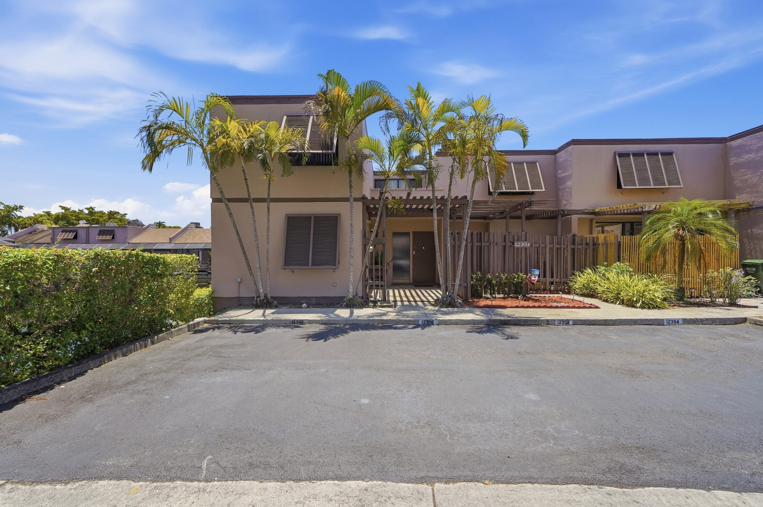 PEMBROKE LAKES SECTION SEVEN - Residential
