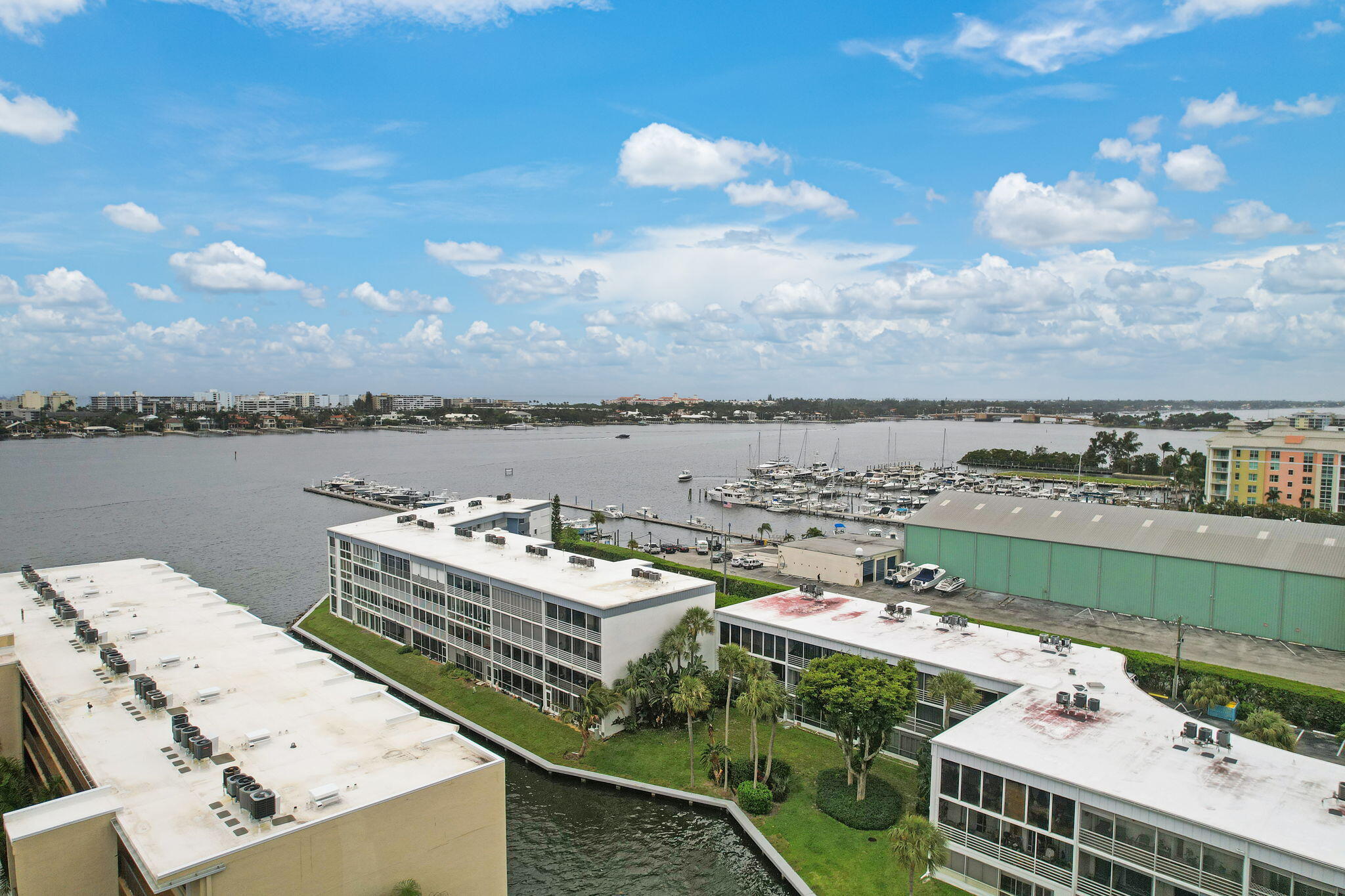 WATERWAY CLUB - Residential