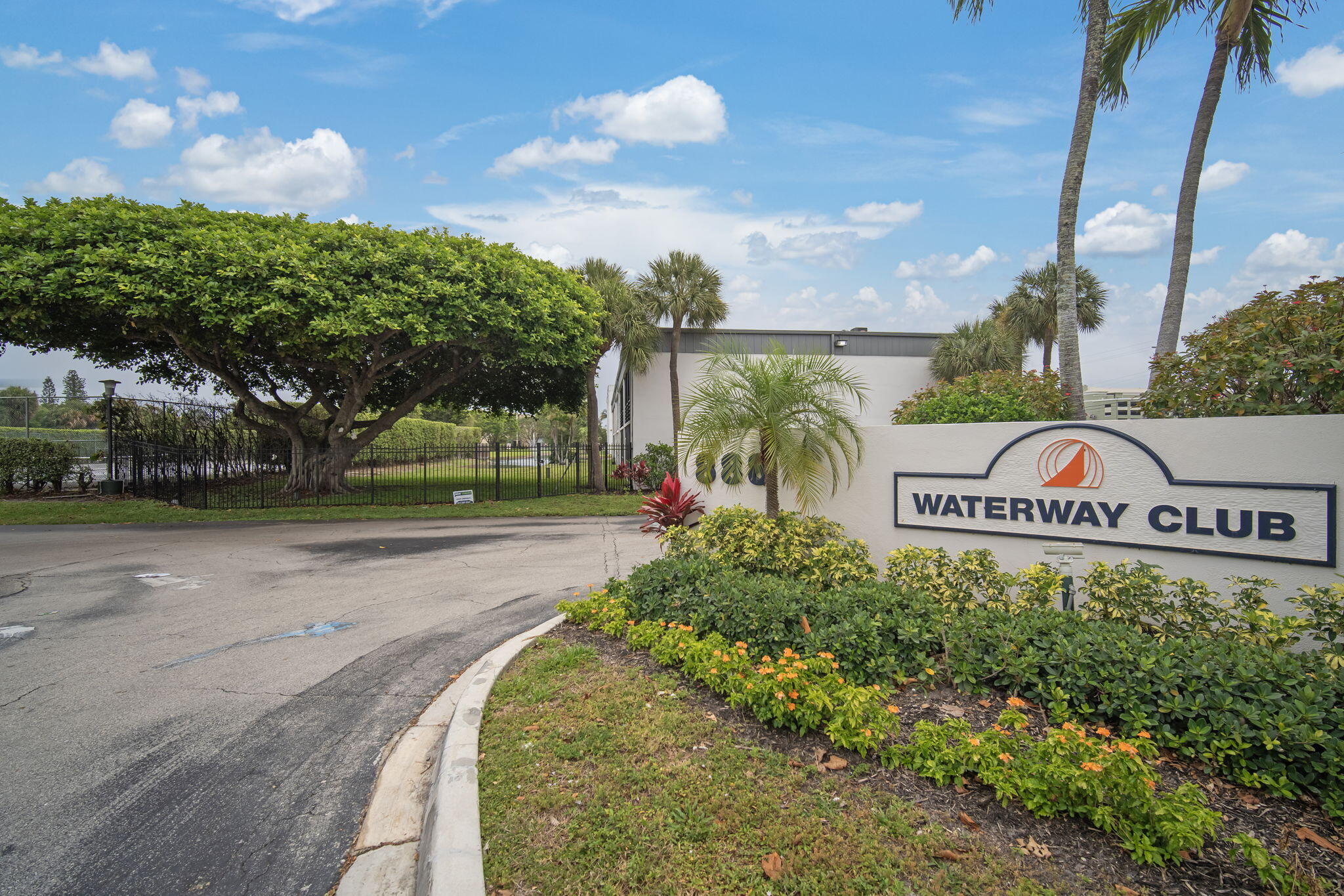 WATERWAY CLUB - Residential