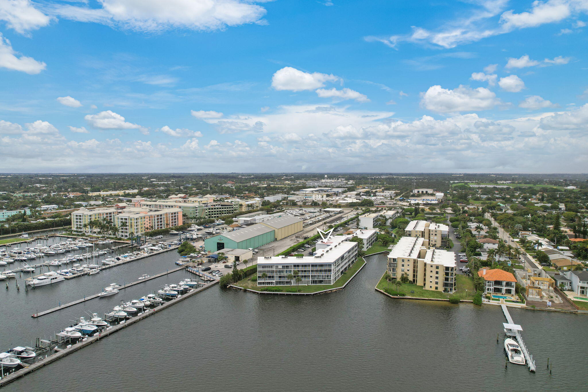 WATERWAY CLUB - Residential