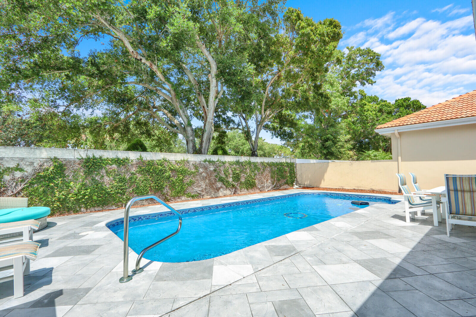 HAMPTONS AT MAPLEWOOD - Residential