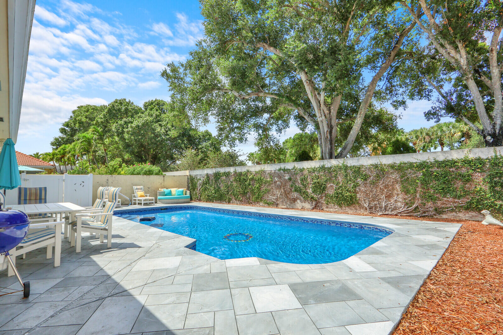 HAMPTONS AT MAPLEWOOD - Residential