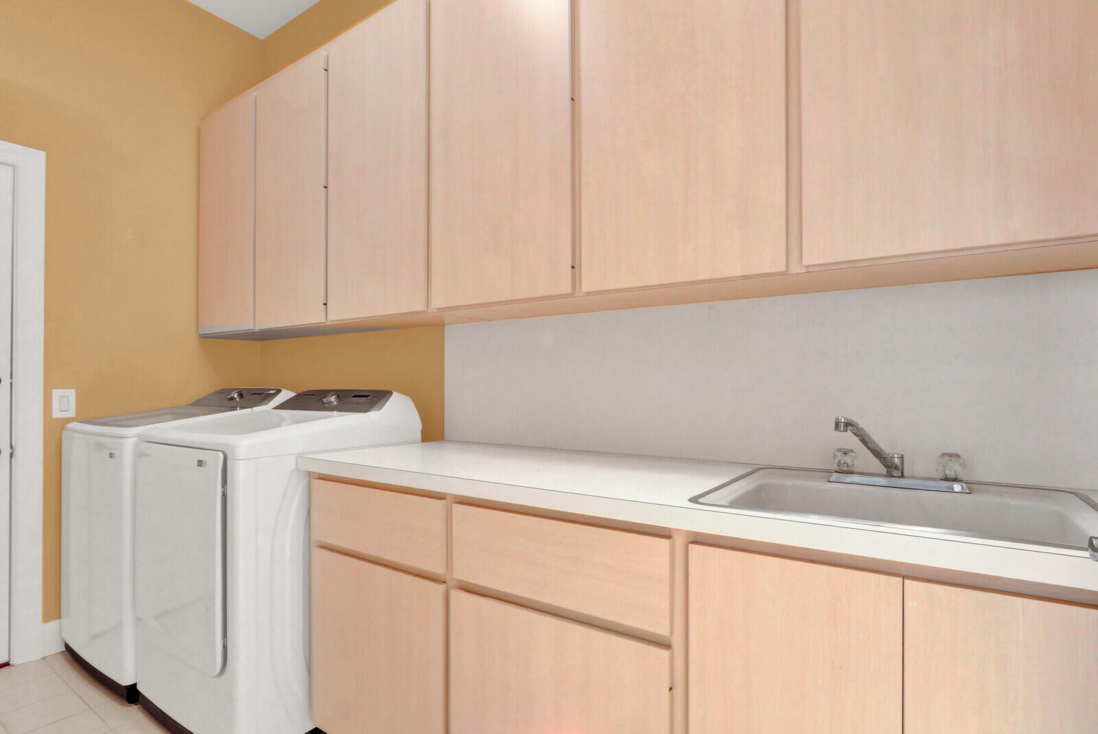 HAMPTONS AT MAPLEWOOD - Residential