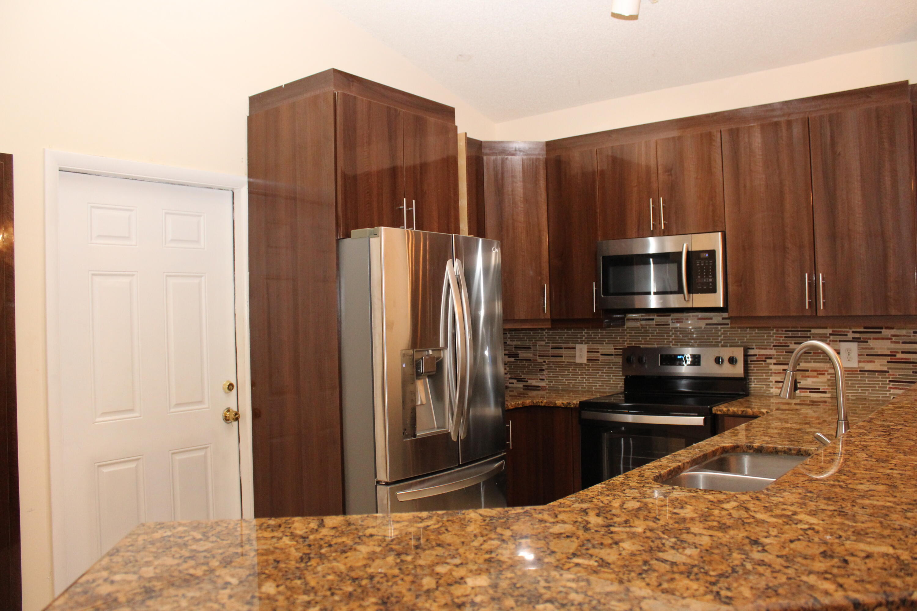 MNR FOREST 2 - Residential Lease