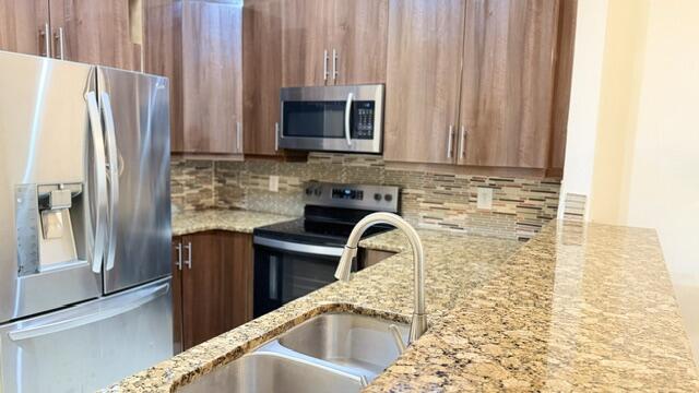 MNR FOREST 2 - Residential Lease