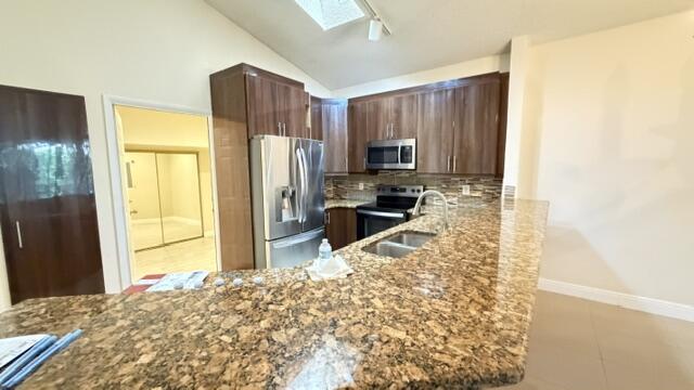 MNR FOREST 2 - Residential Lease
