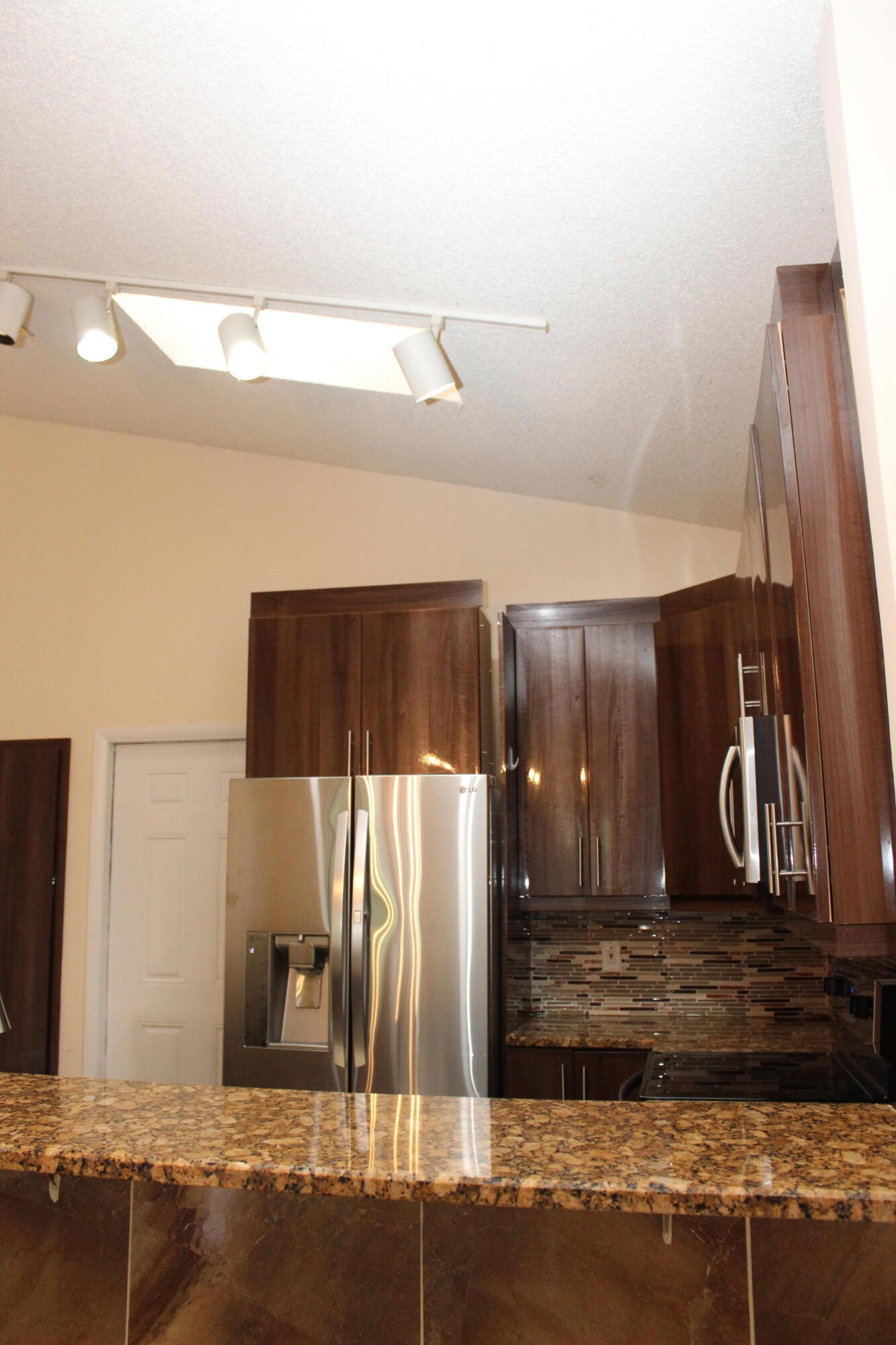 MNR FOREST 2 - Residential Lease