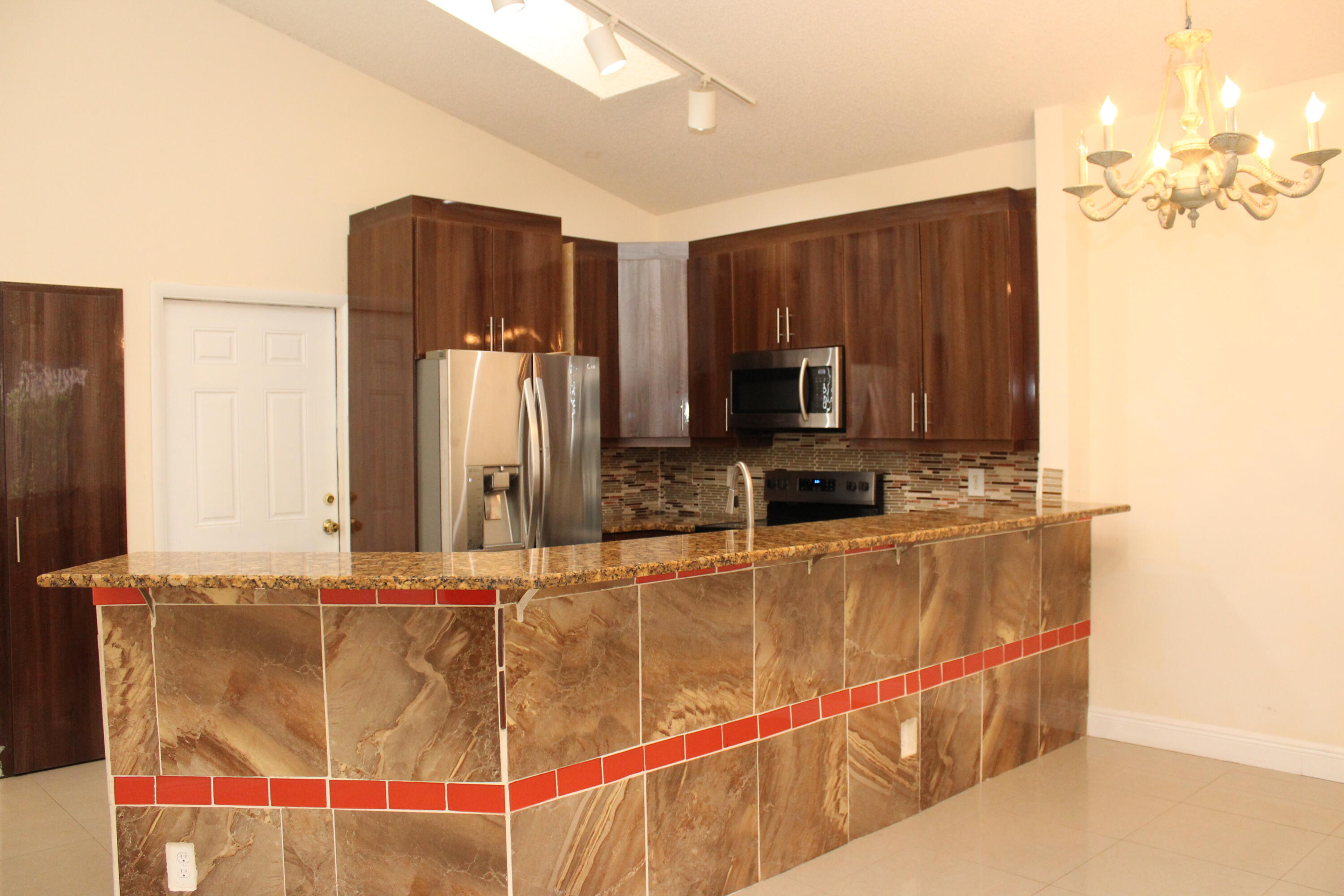 MNR FOREST 2 - Residential Lease