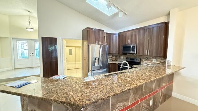 MNR FOREST 2 - Residential Lease