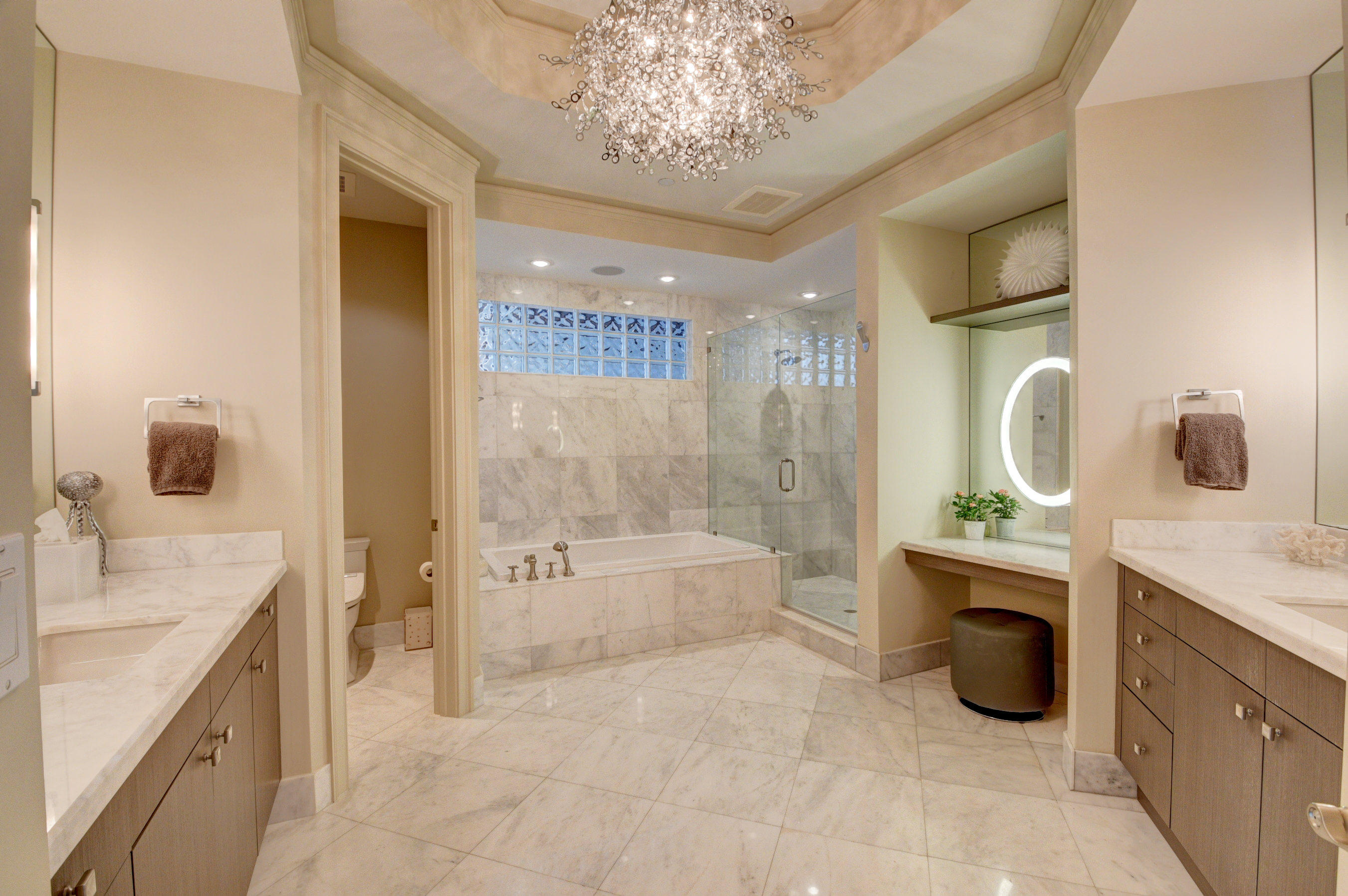 SEAGATE RESIDENCES CONDO - Residential