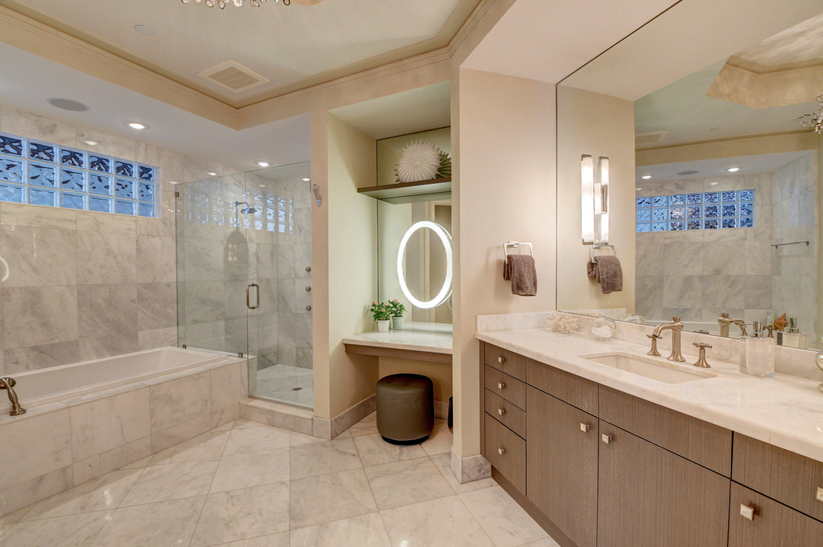 SEAGATE RESIDENCES CONDO - Residential