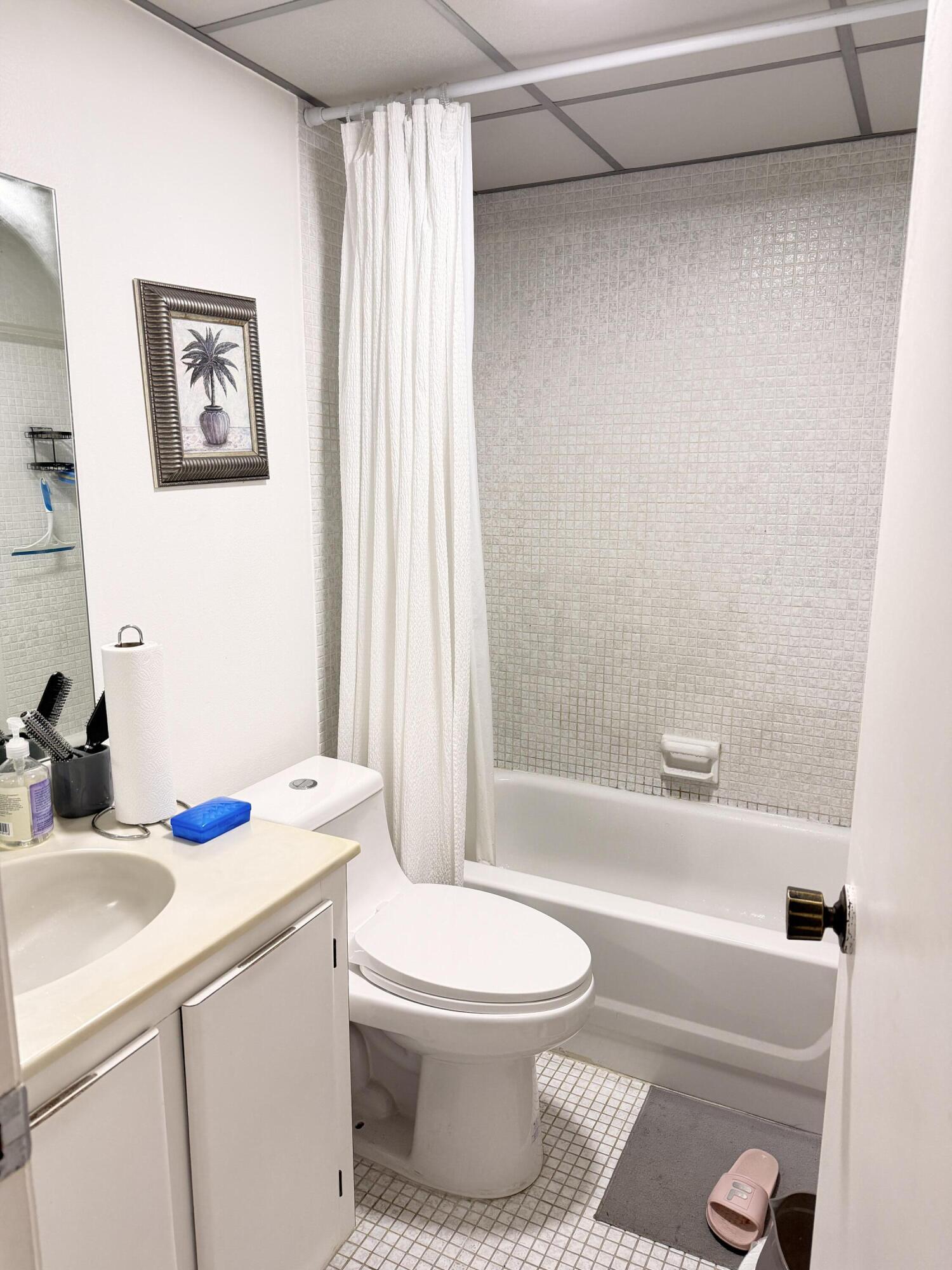 CONCORD VILLAGE CONDOMINIUM V - Residential Lease