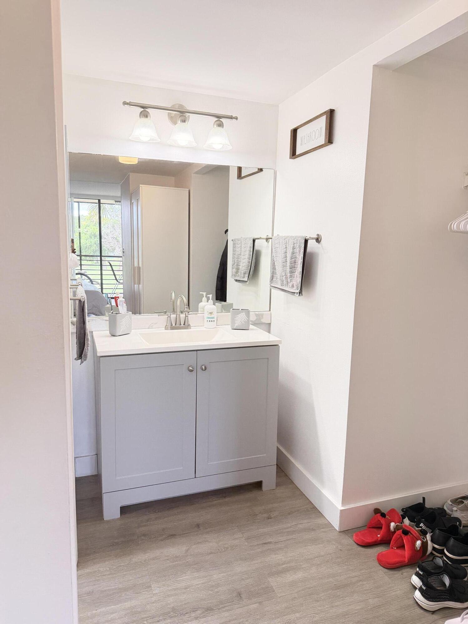 CONCORD VILLAGE CONDOMINIUM V - Residential Lease