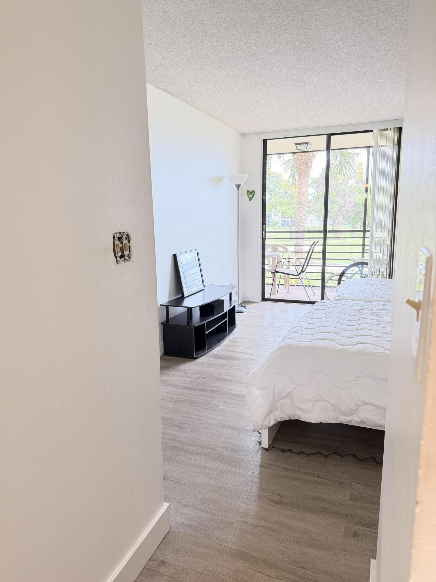 CONCORD VILLAGE CONDOMINIUM V - Residential Lease