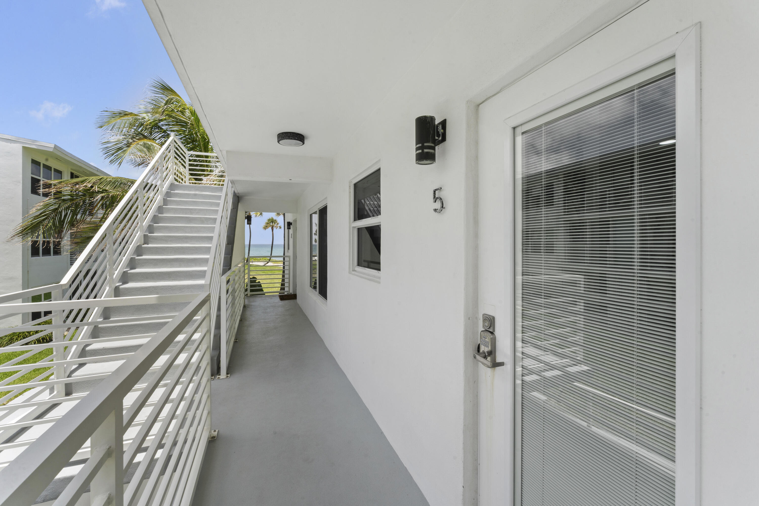 HILLSBORO MILE OCEAN APTS SEC 3 - Residential