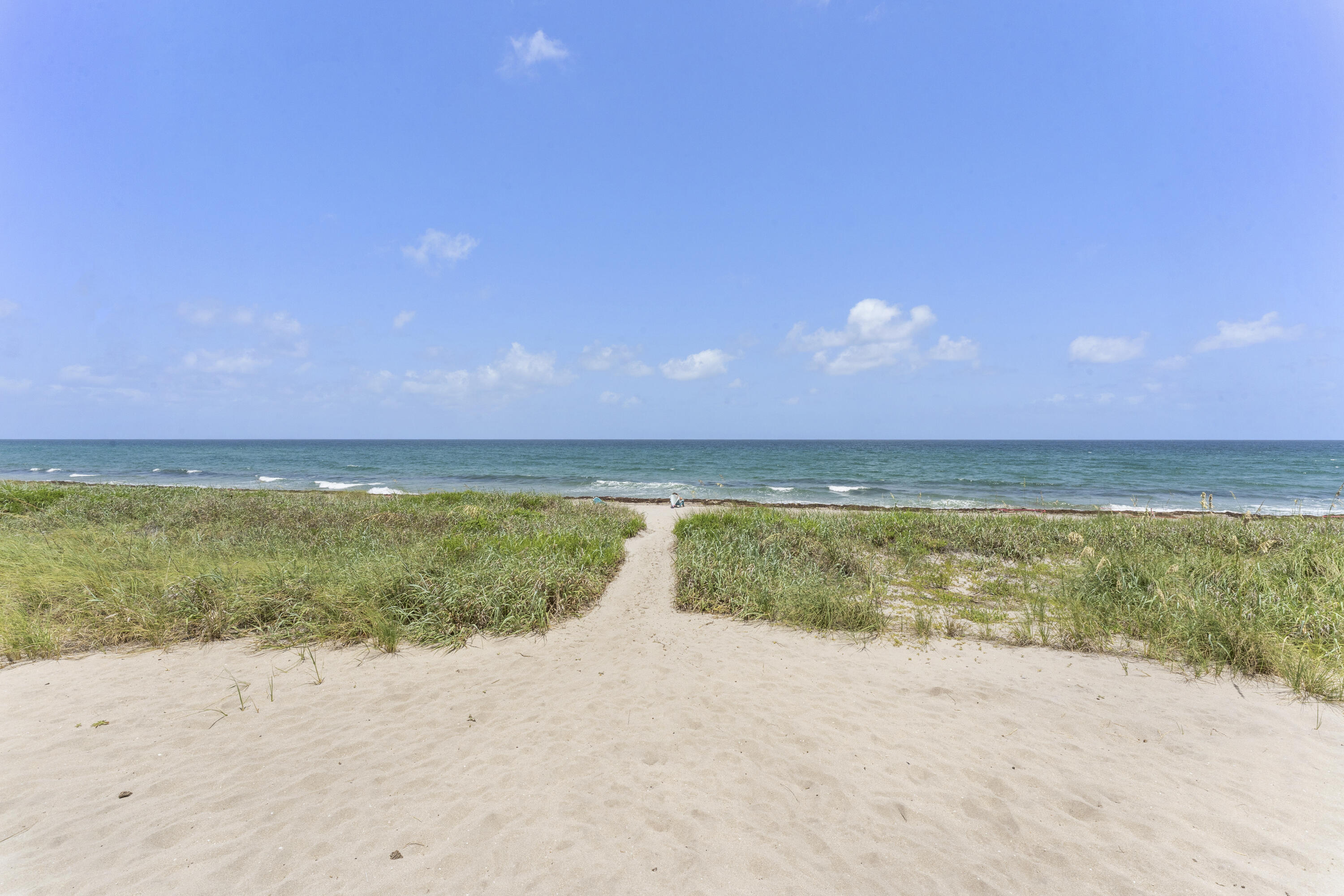 HILLSBORO MILE OCEAN APTS SEC 3 - Residential