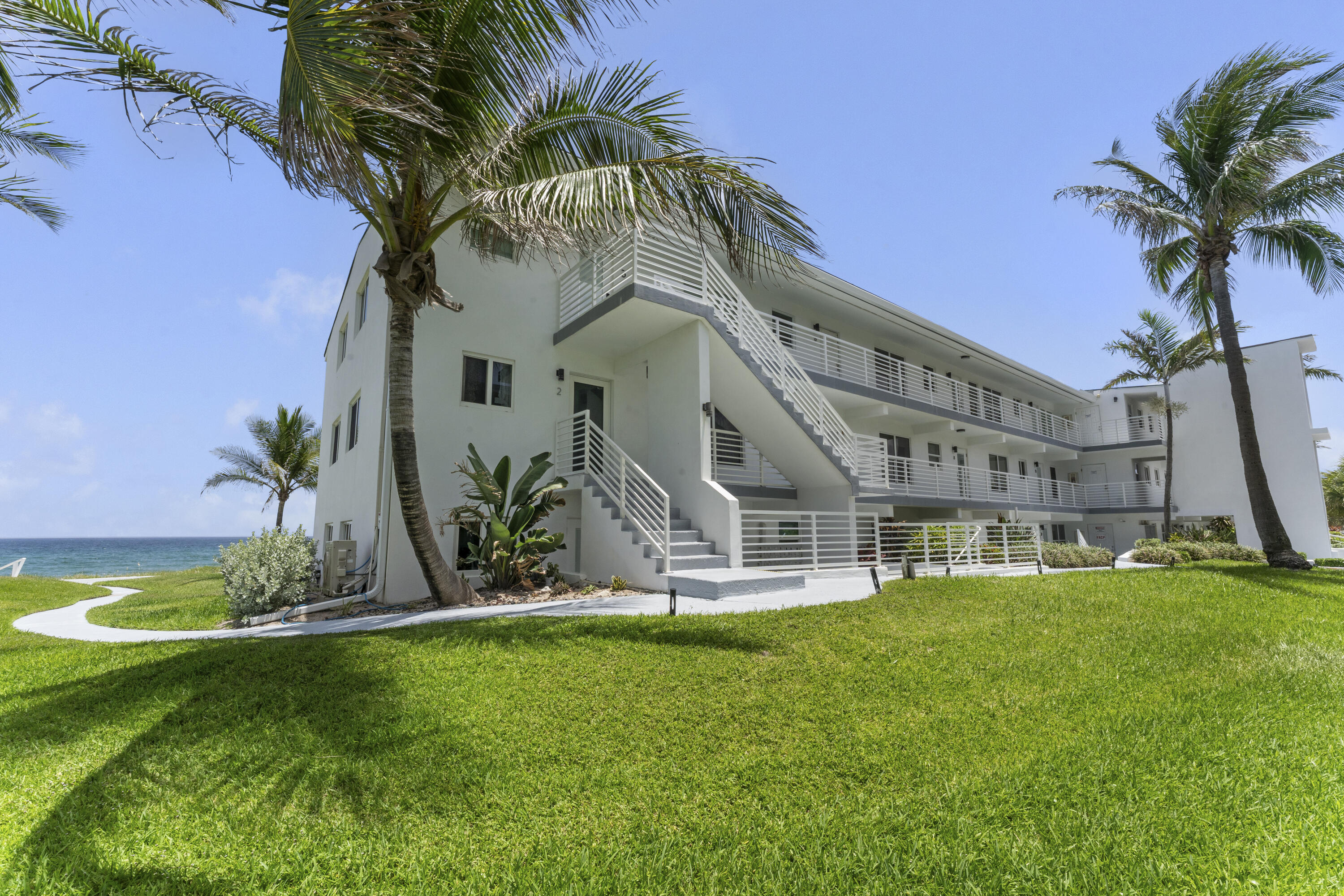 HILLSBORO MILE OCEAN APTS SEC 3 - Residential