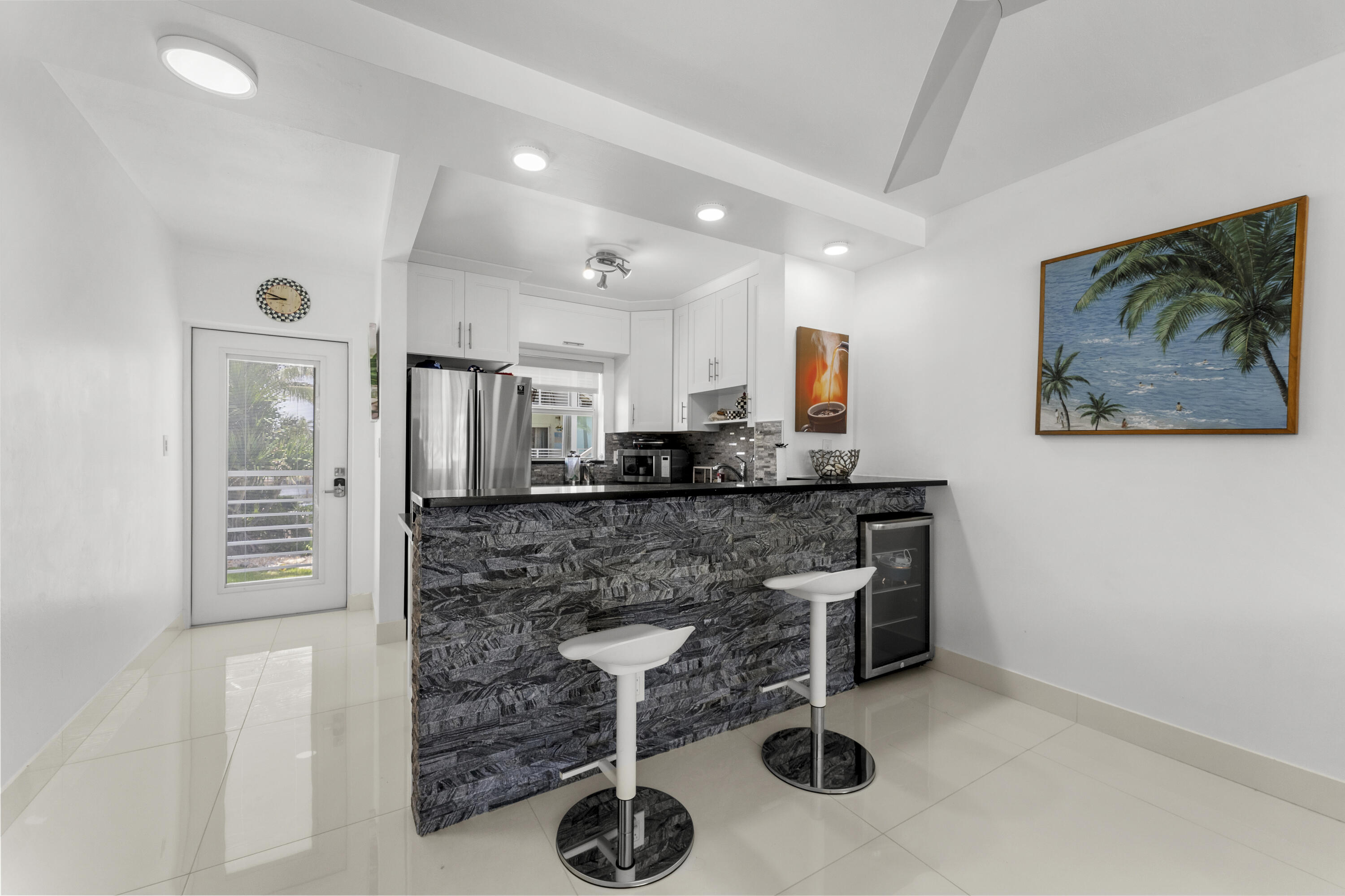 HILLSBORO MILE OCEAN APTS SEC 3 - Residential