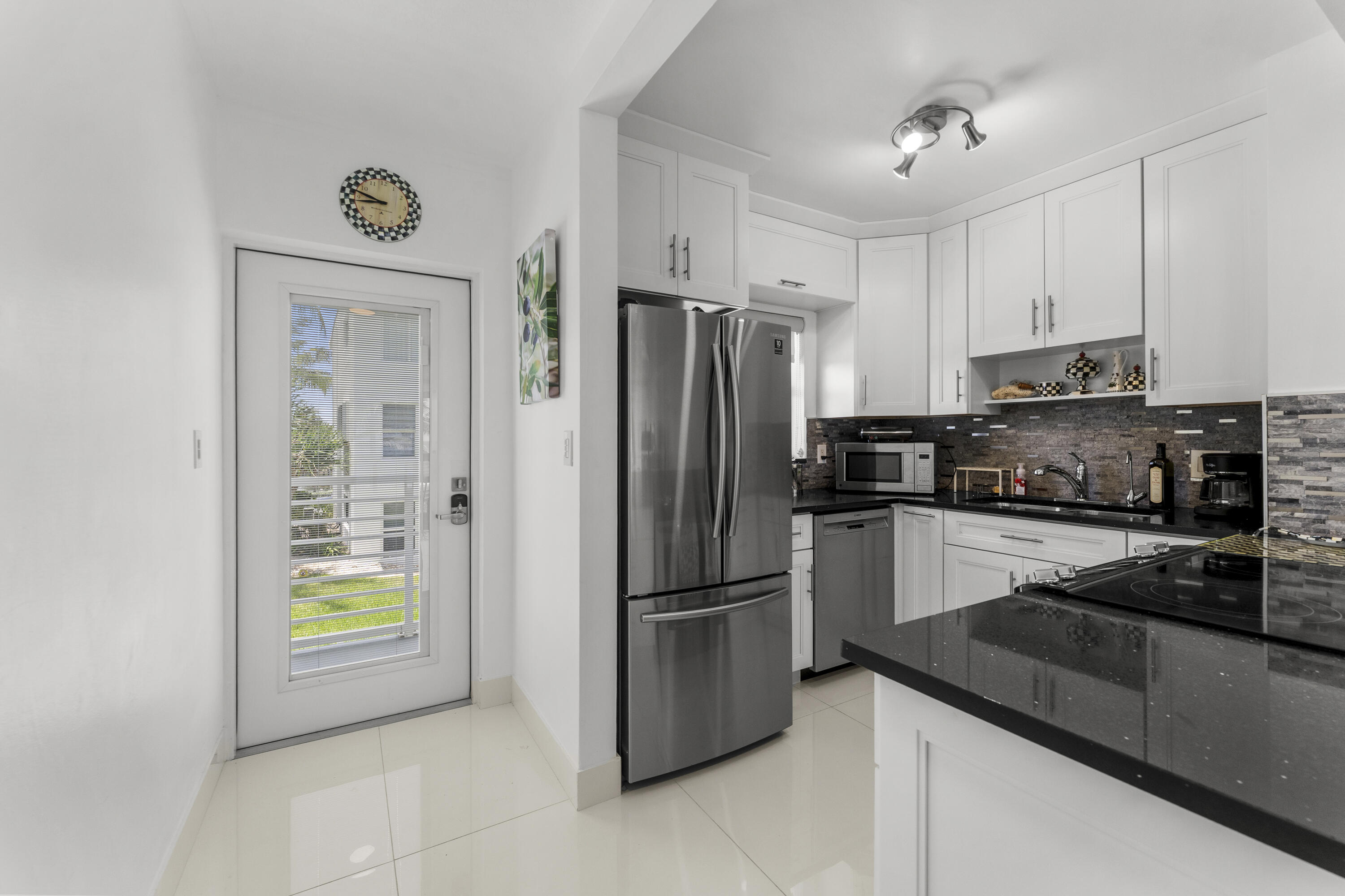 HILLSBORO MILE OCEAN APTS SEC 3 - Residential
