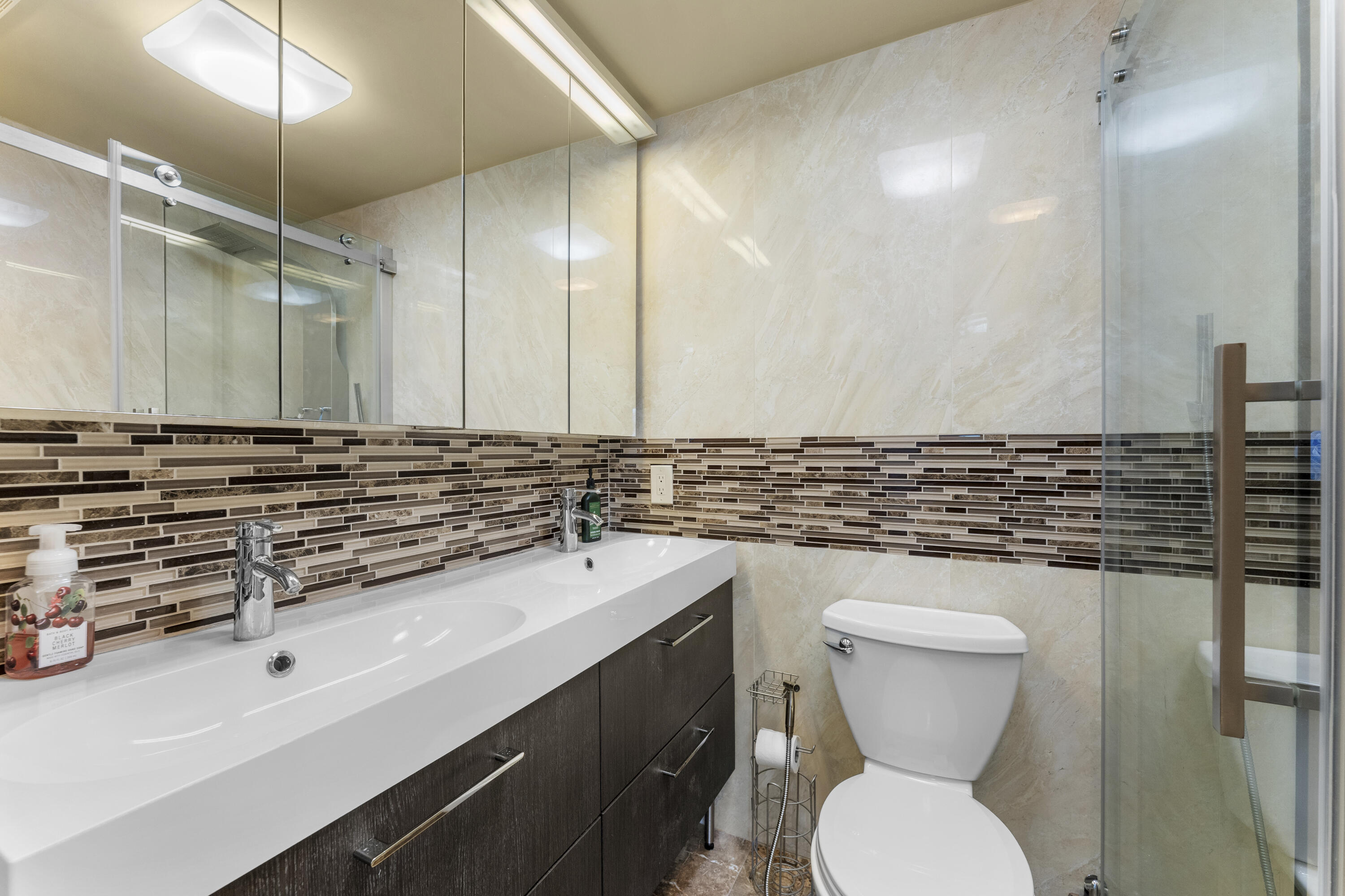 HILLSBORO MILE OCEAN APTS SEC 3 - Residential
